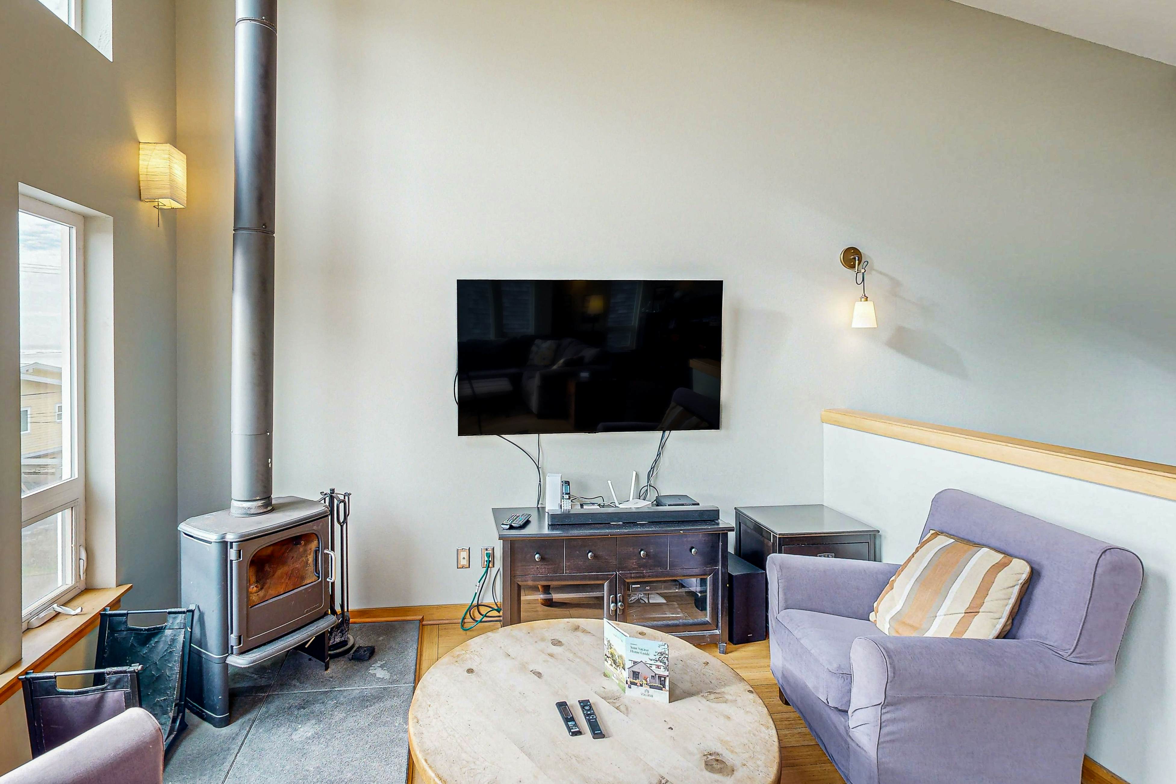 Luxurious Dog-Friendly Home with Ocean Views, Beach Access, and Free WiFi