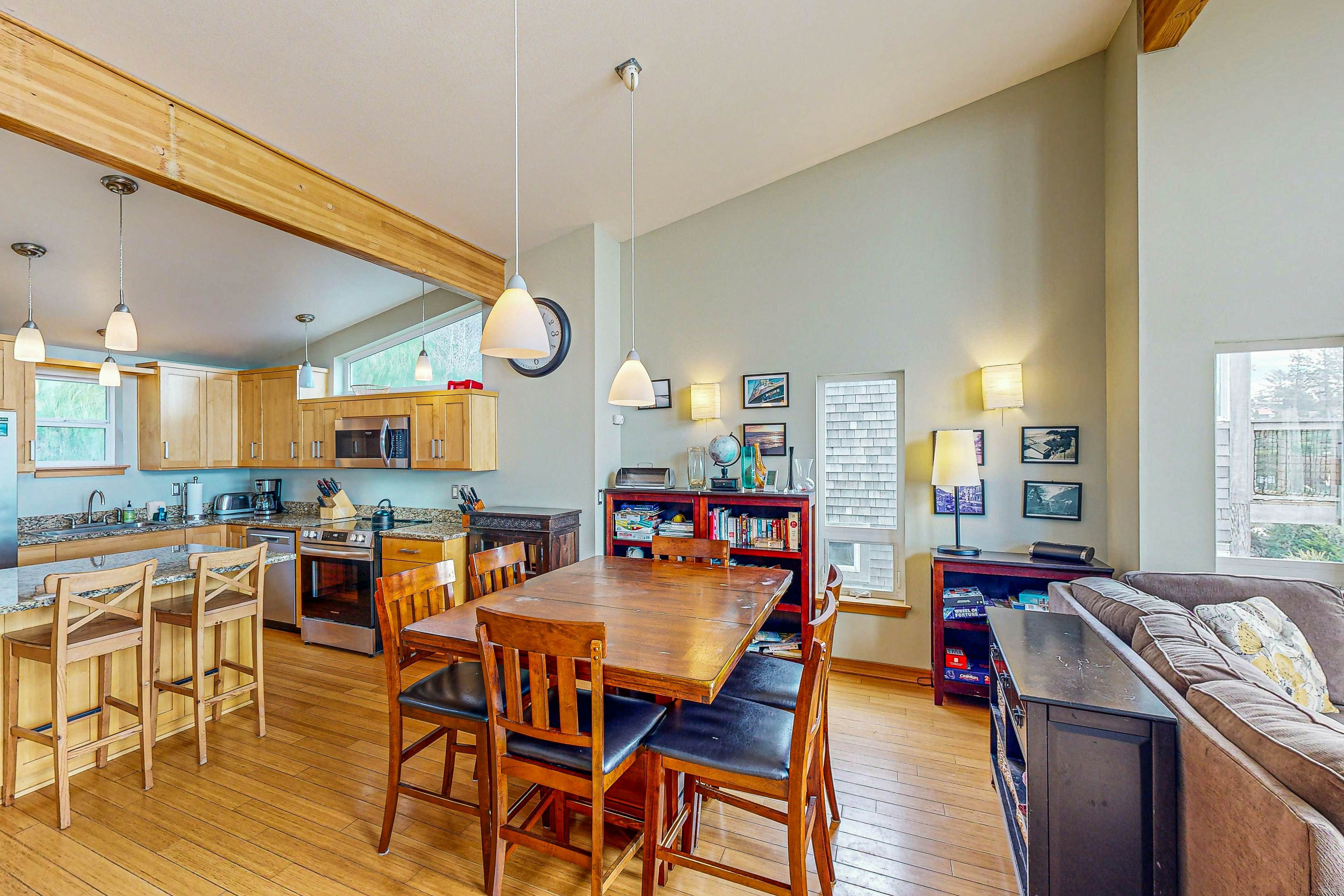 Luxurious Dog-Friendly Home with Ocean Views, Beach Access, and Free WiFi