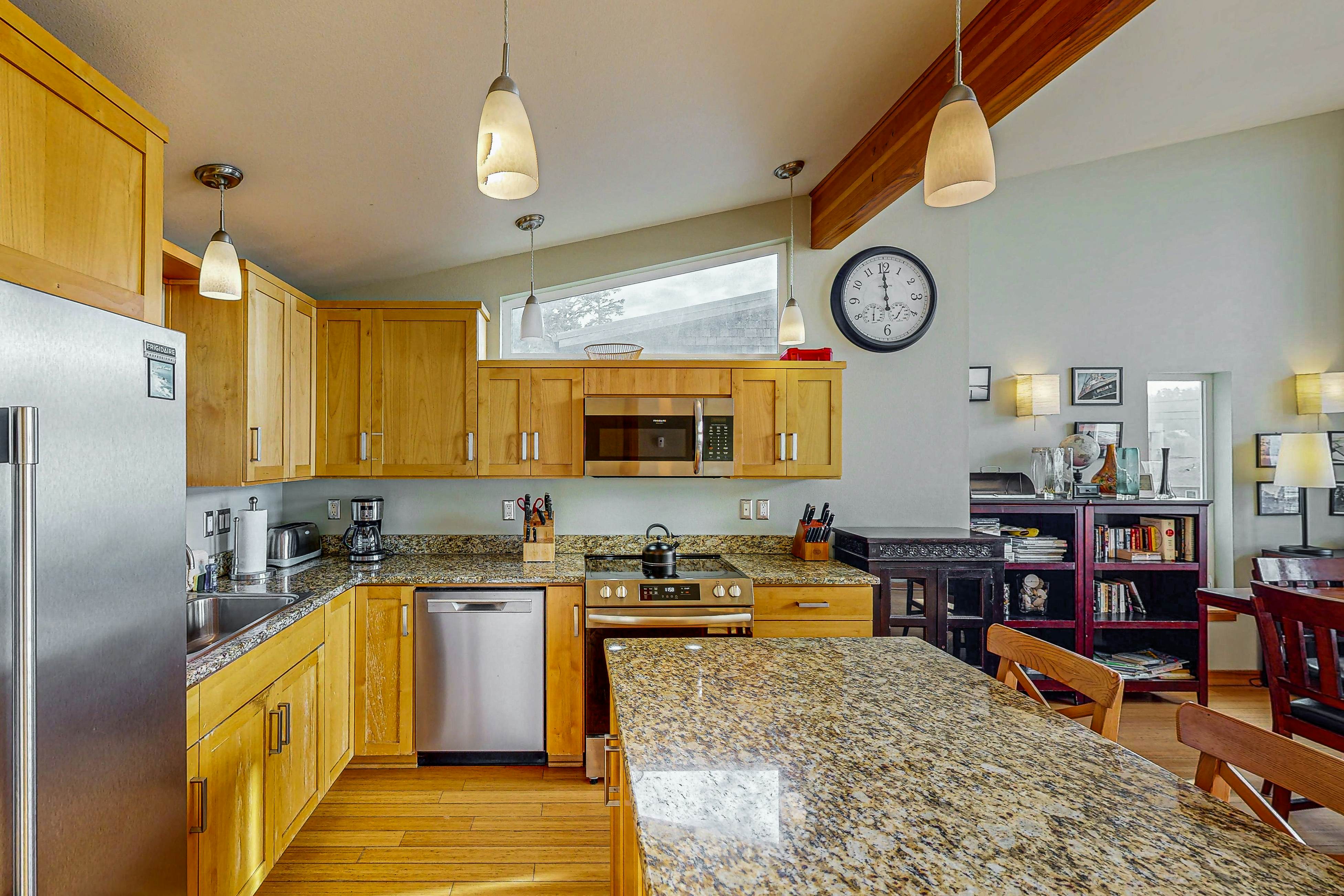 Luxurious Dog-Friendly Home with Ocean Views, Beach Access, and Free WiFi