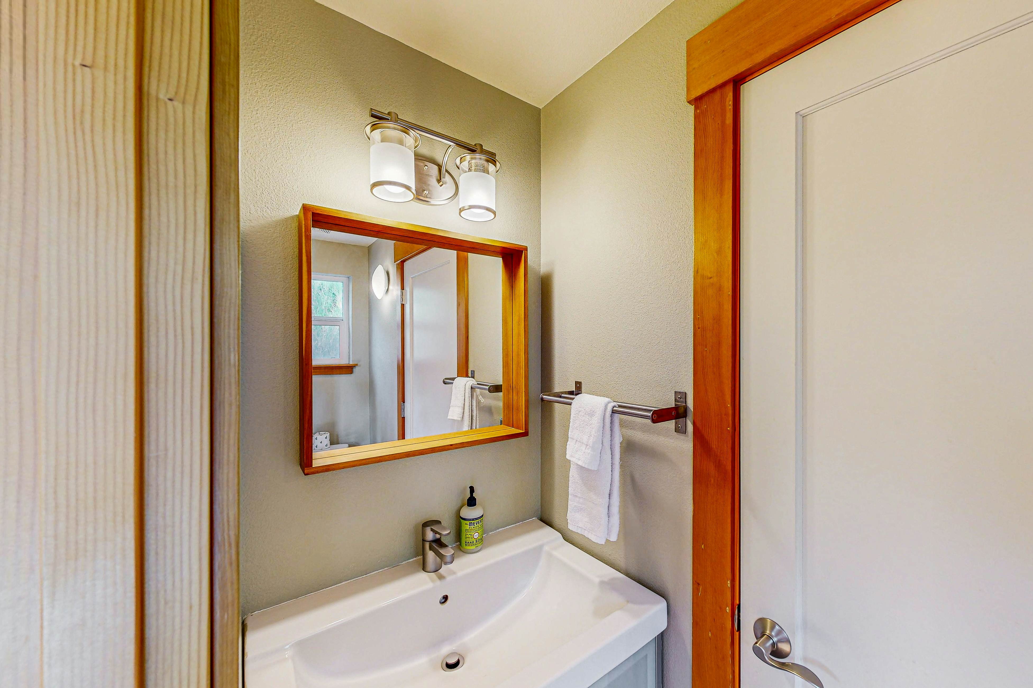 Luxurious Dog-Friendly Home with Ocean Views, Beach Access, and Free WiFi