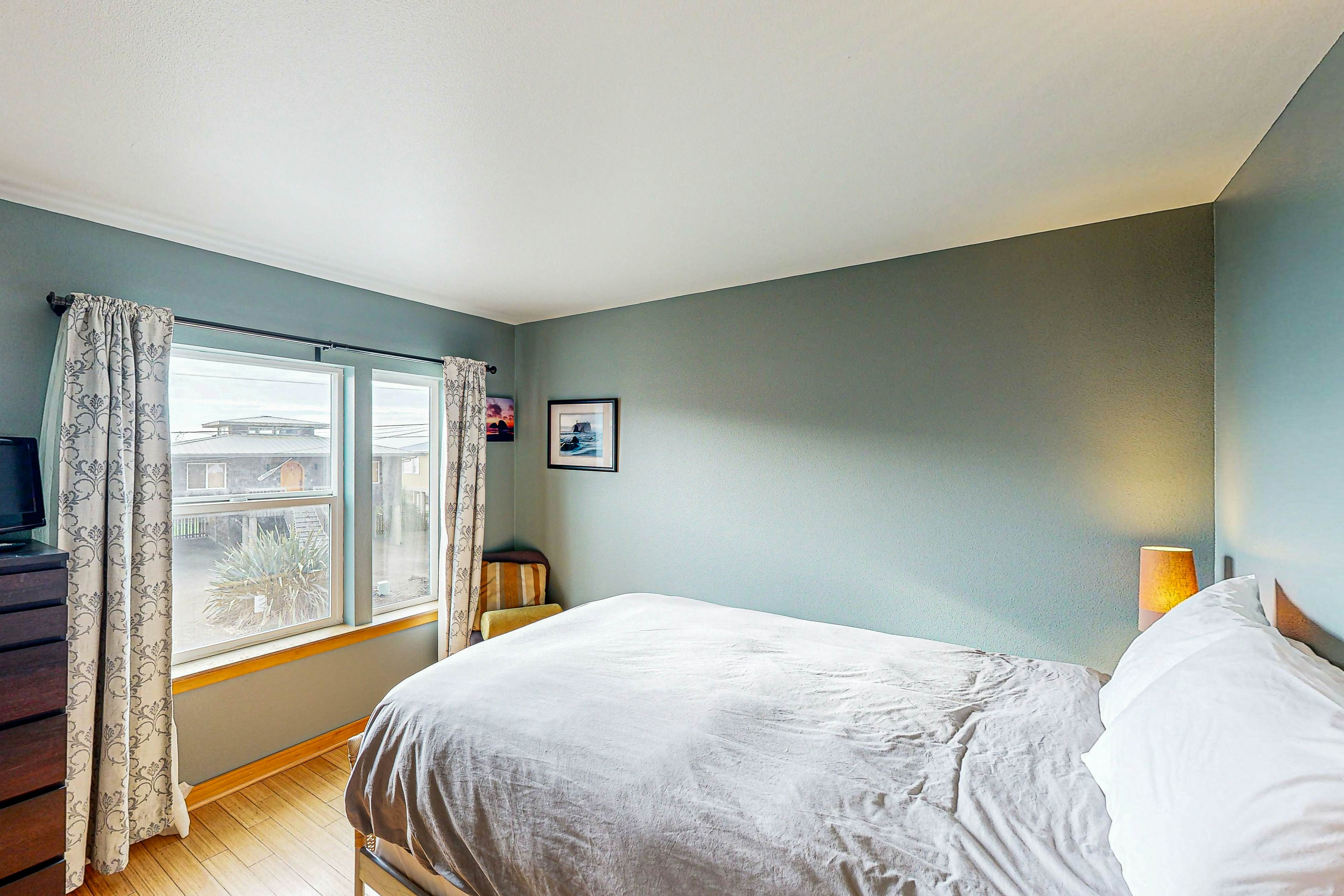 Luxurious Dog-Friendly Home with Ocean Views, Beach Access, and Free WiFi