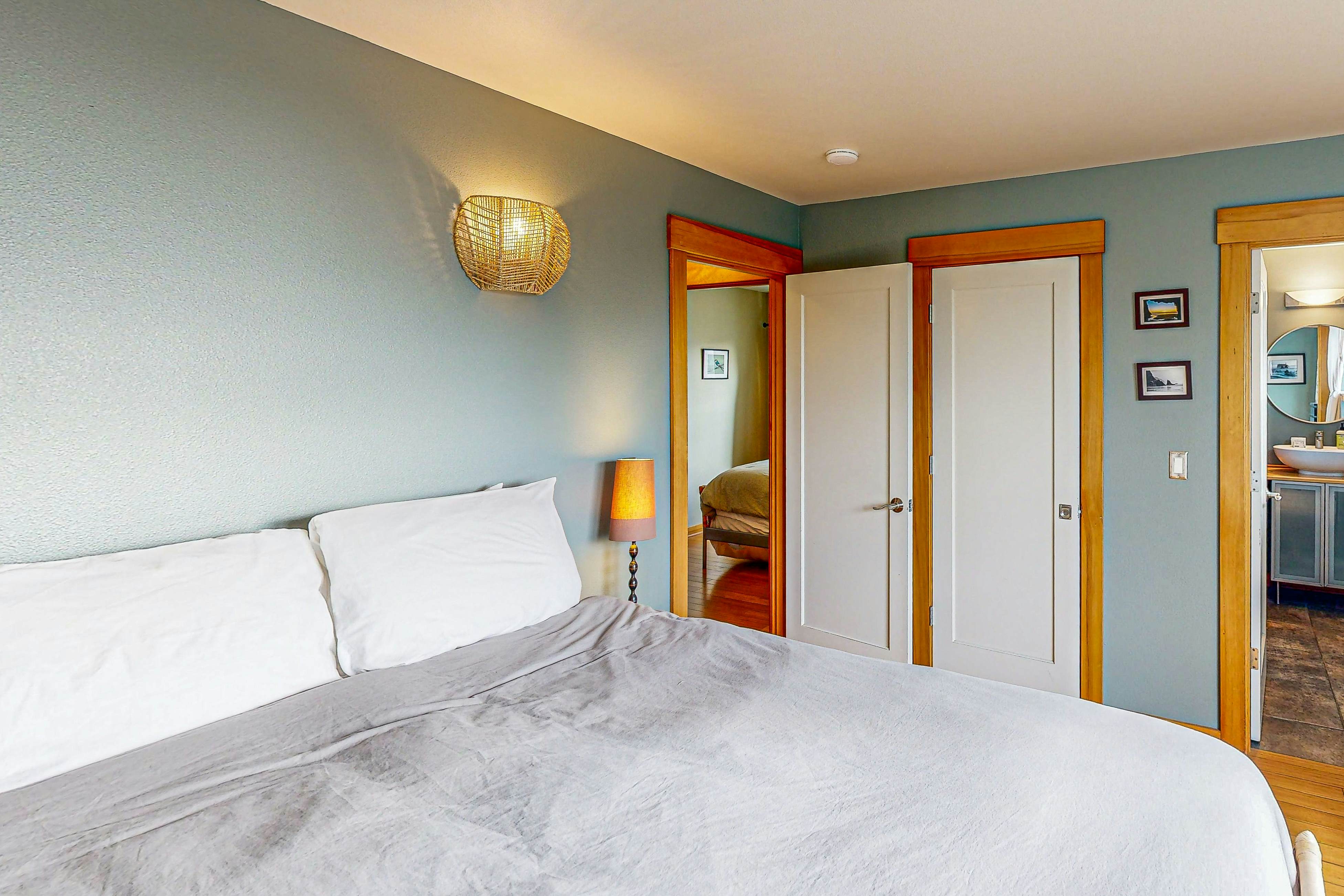 Luxurious Dog-Friendly Home with Ocean Views, Beach Access, and Free WiFi