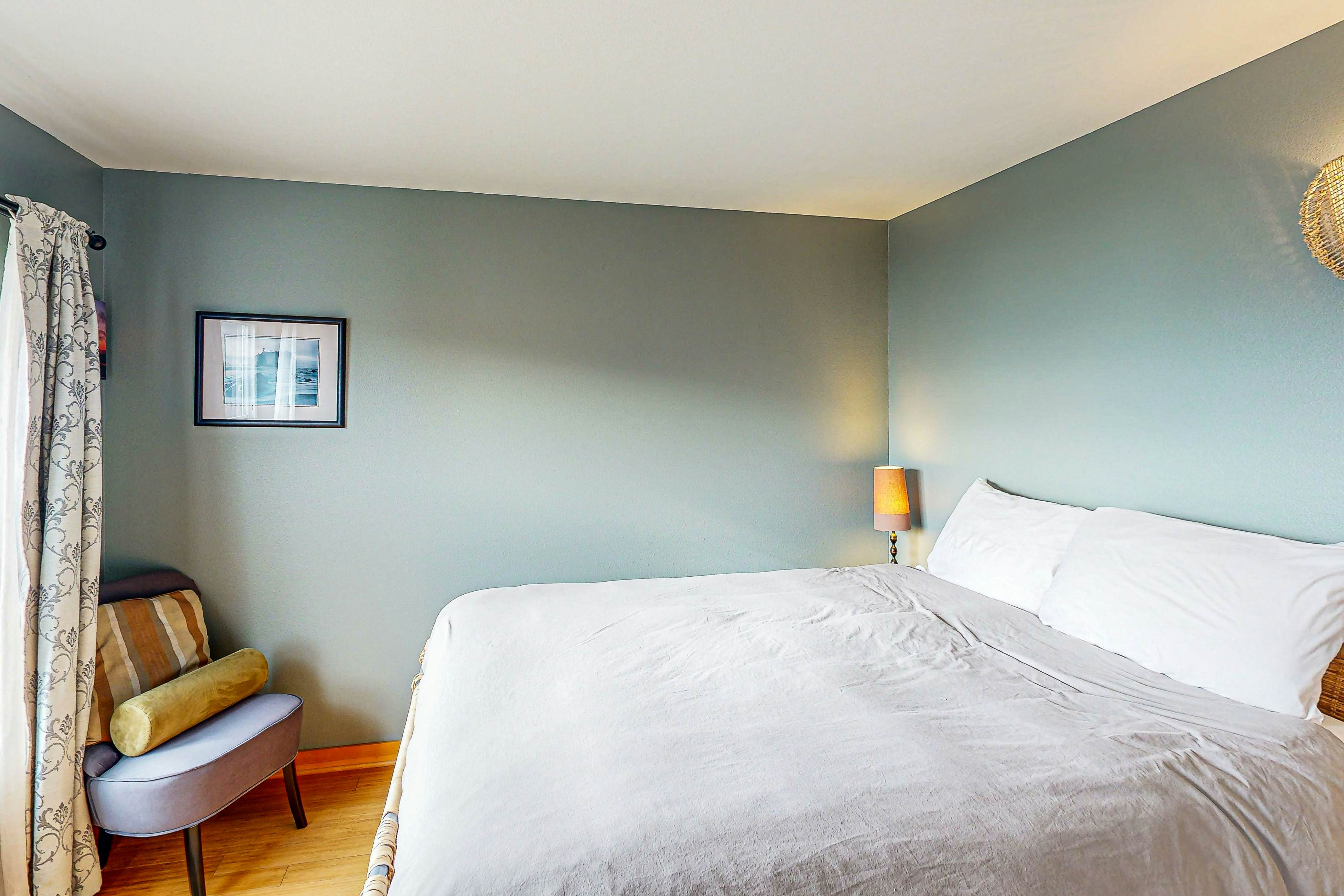 Luxurious Dog-Friendly Home with Ocean Views, Beach Access, and Free WiFi