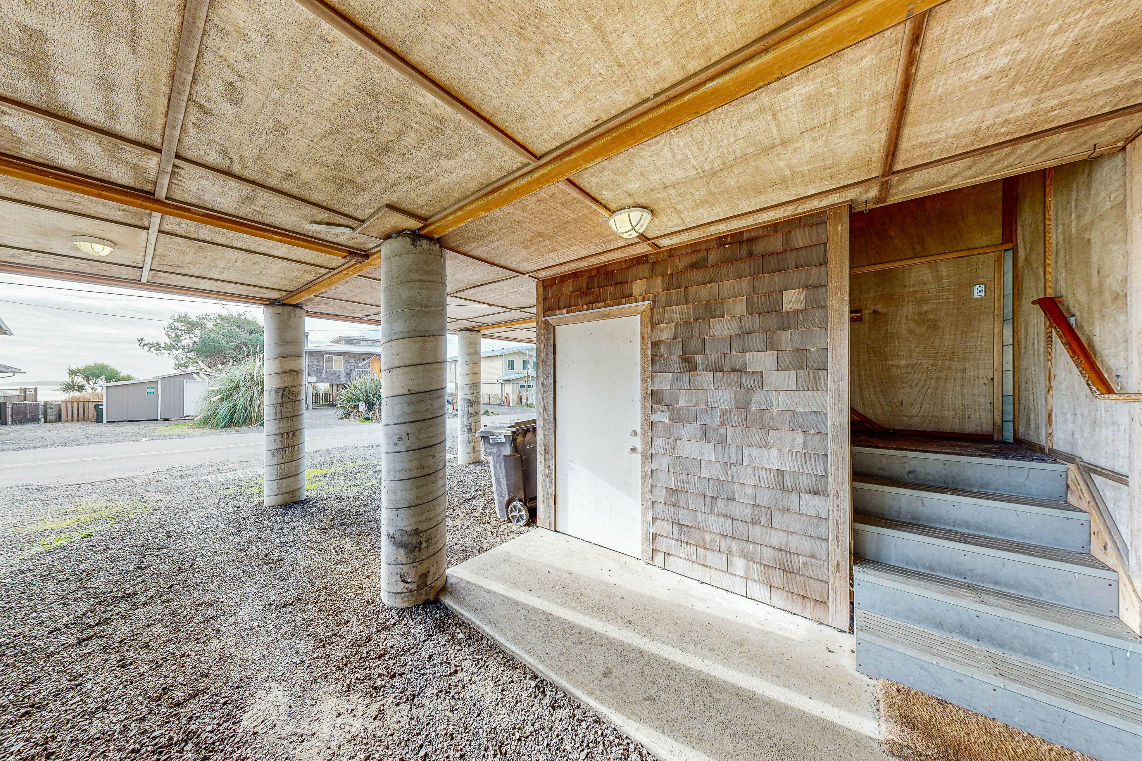 Luxurious Dog-Friendly Home with Ocean Views, Beach Access, and Free WiFi