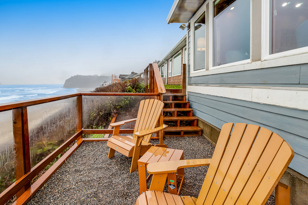 Beachfront Dog Friendly Cottage with Private Hot Tub Fireplace and Ocean Views