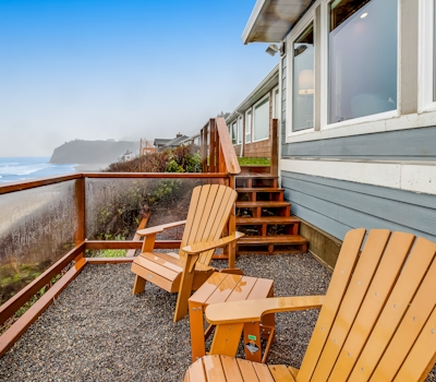 Beachfront Dog Friendly Cottage with Private Hot Tub Fireplace and Ocean Views