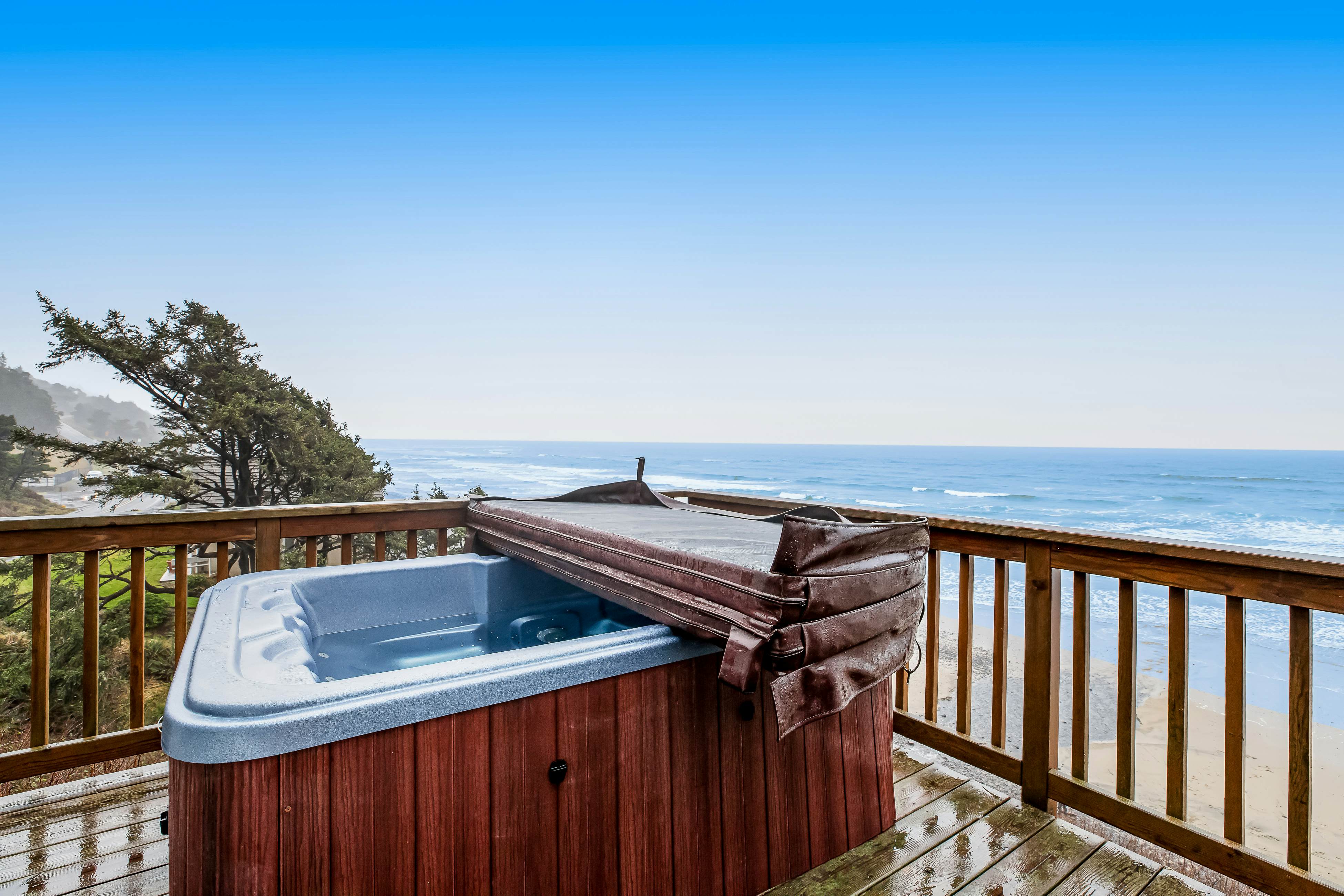 Beachfront Dog-Friendly Cottage with Private Hot Tub, Fireplace & Ocean Views