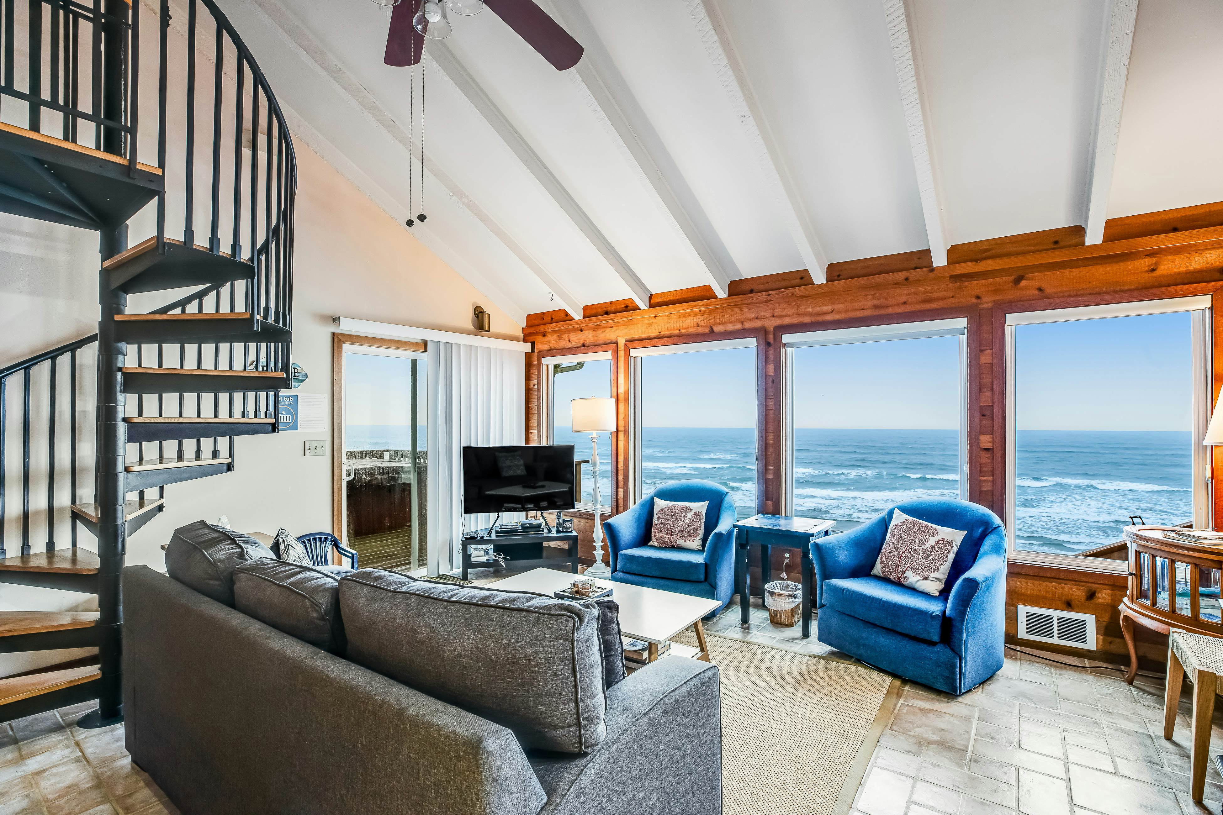 Beachfront Dog-Friendly Cottage with Private Hot Tub, Fireplace & Ocean Views