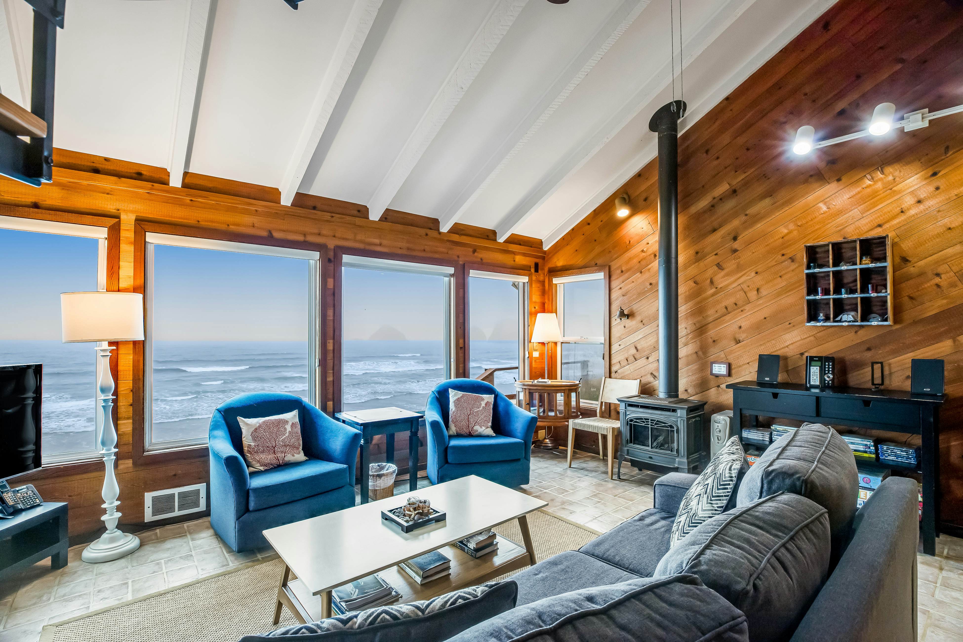 Beachfront Dog-Friendly Cottage with Private Hot Tub, Fireplace & Ocean Views