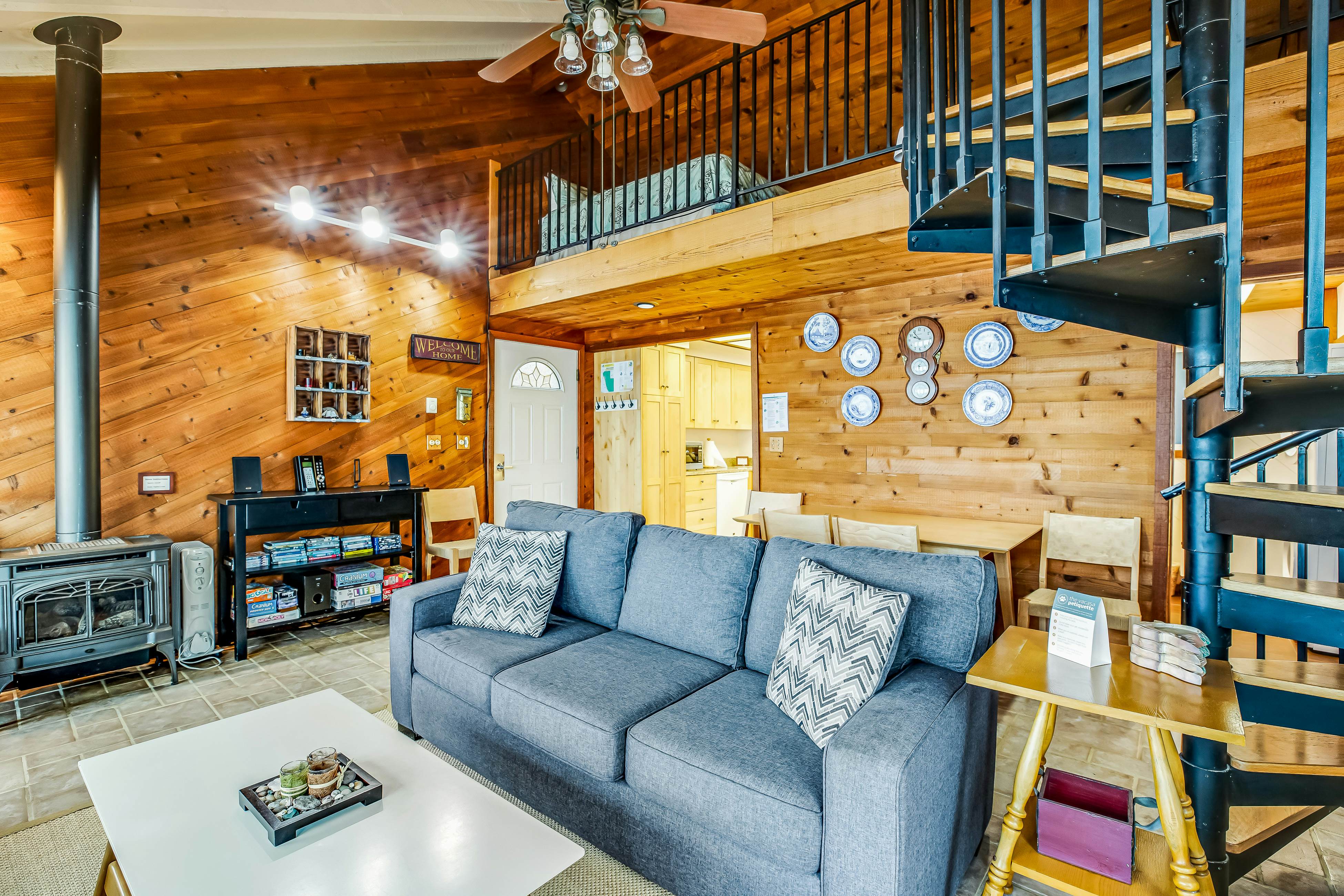 Beachfront Dog-Friendly Cottage with Private Hot Tub, Fireplace & Ocean Views