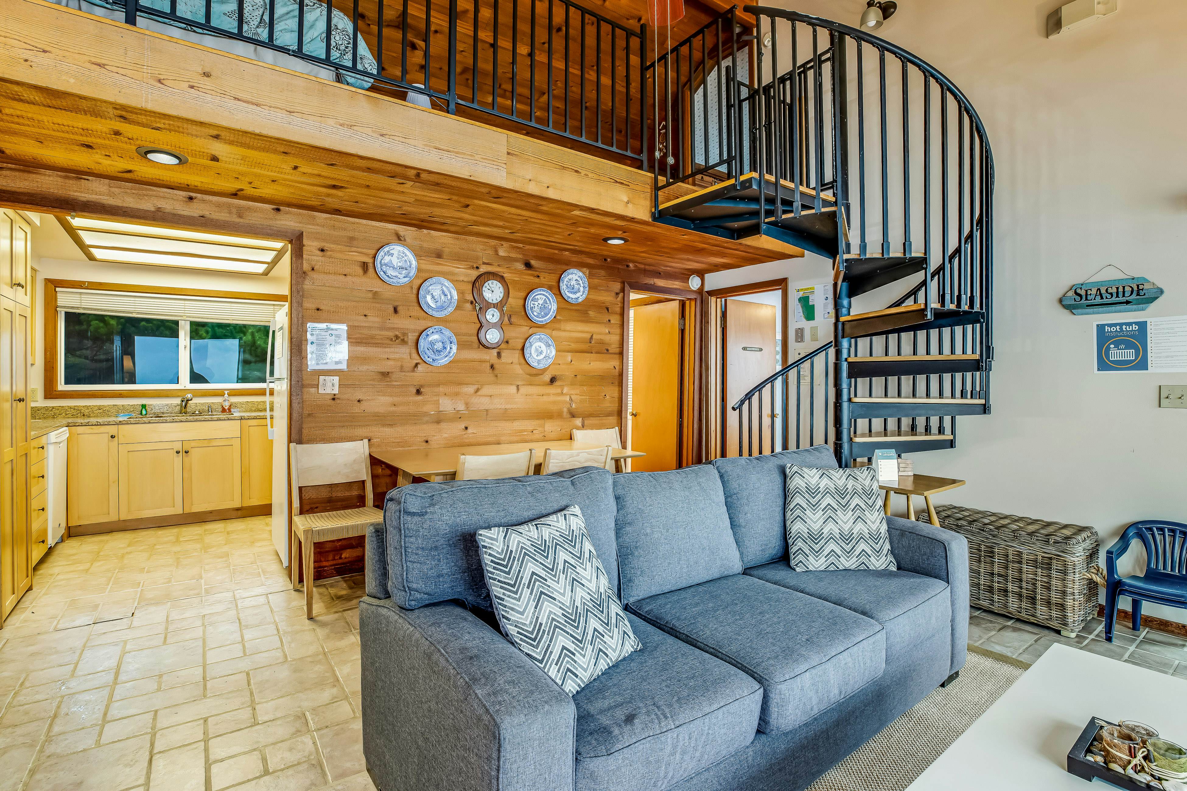 Beachfront Dog-Friendly Cottage with Private Hot Tub, Fireplace & Ocean Views