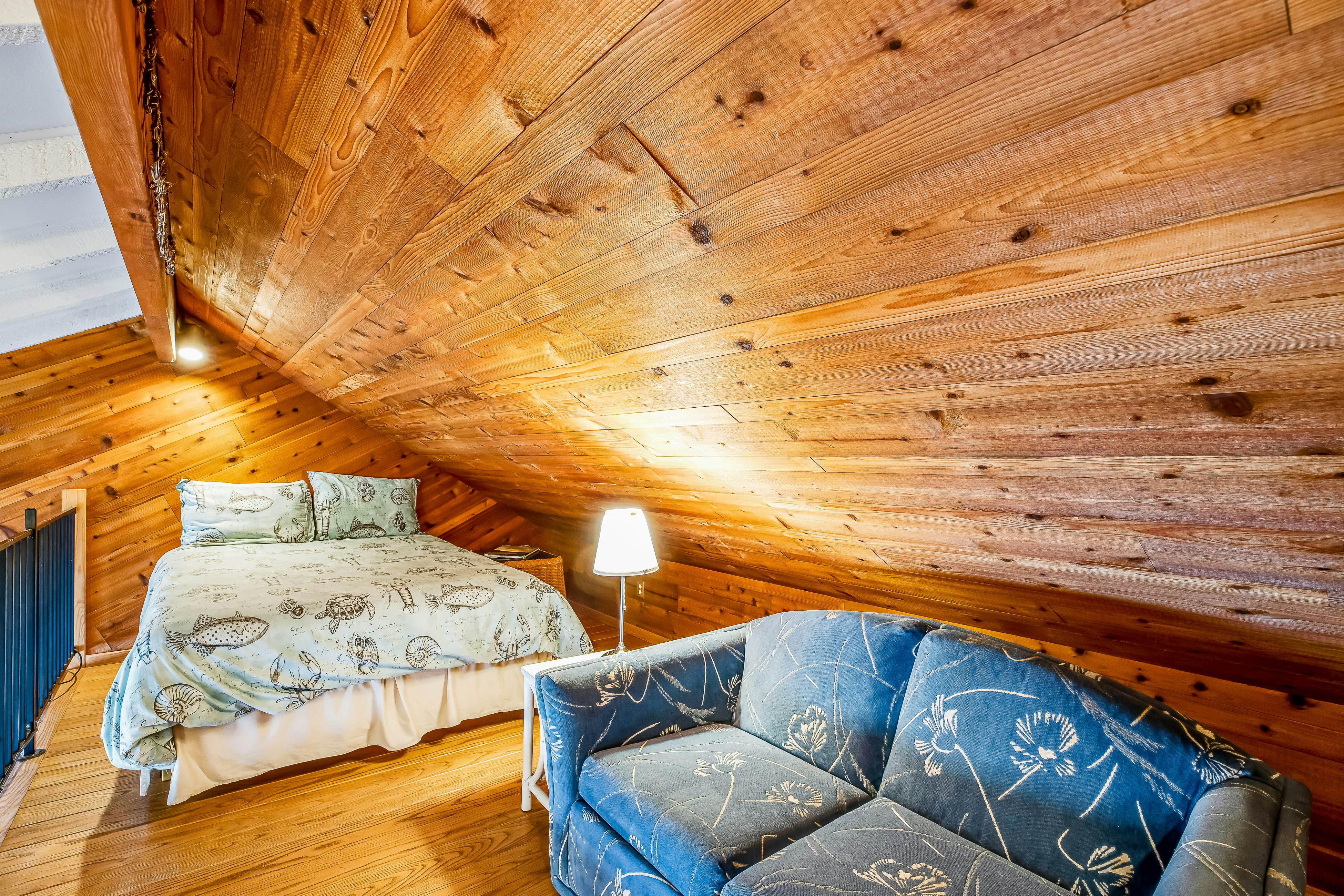 Beachfront Dog-Friendly Cottage with Private Hot Tub, Fireplace & Ocean Views