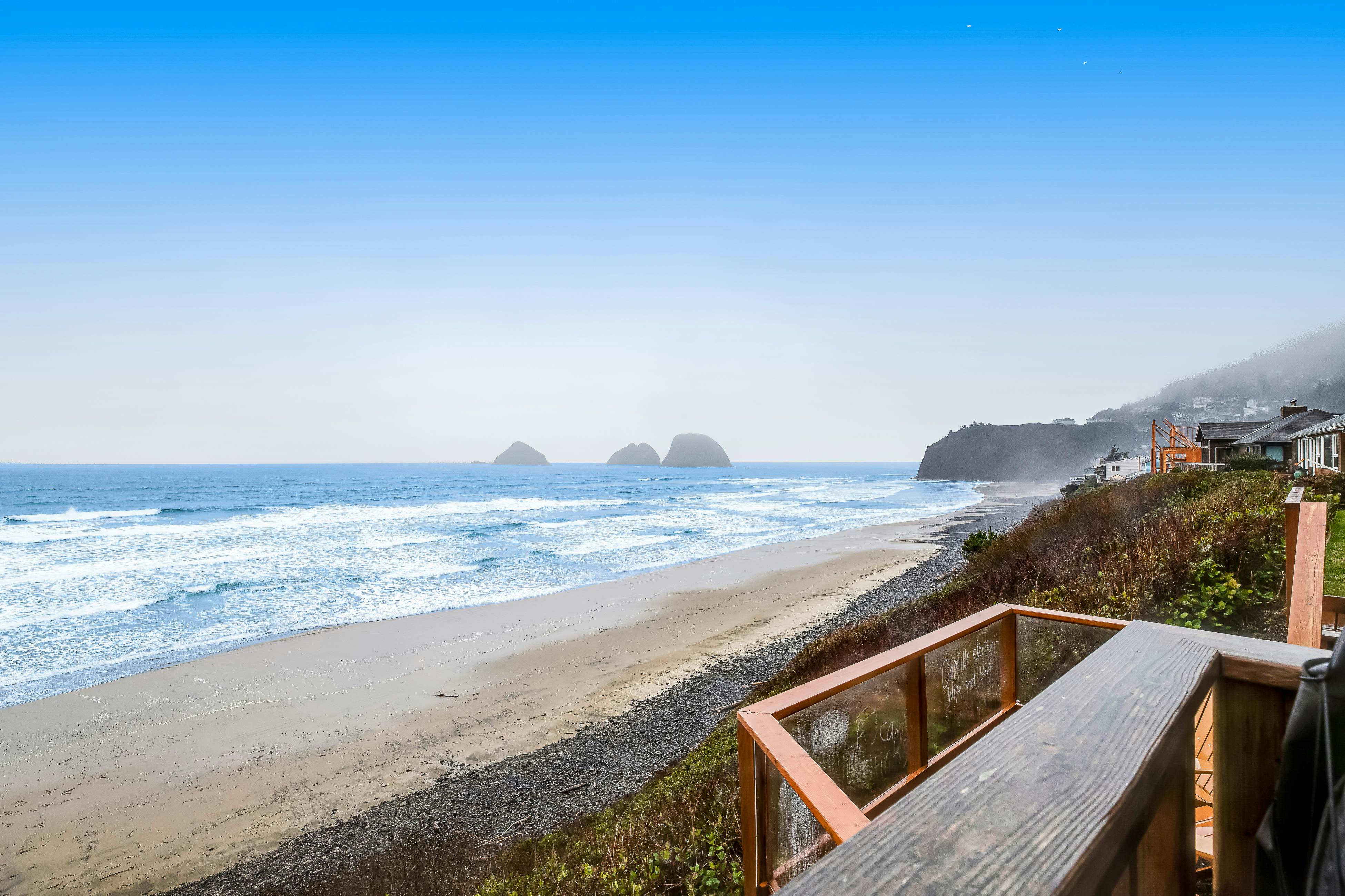Beachfront Dog-Friendly Cottage with Private Hot Tub, Fireplace & Ocean Views