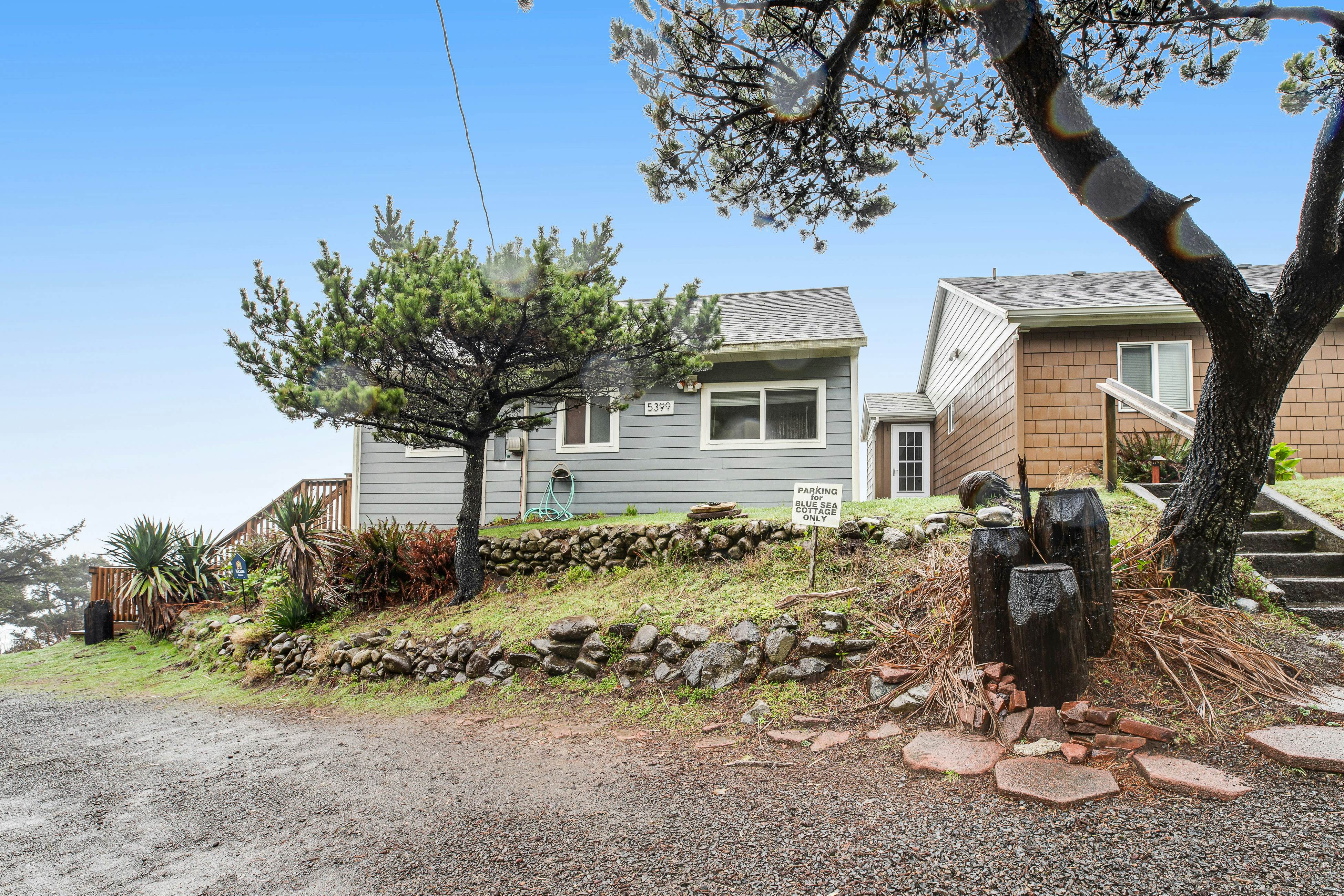 Beachfront Dog-Friendly Cottage with Private Hot Tub, Fireplace & Ocean Views