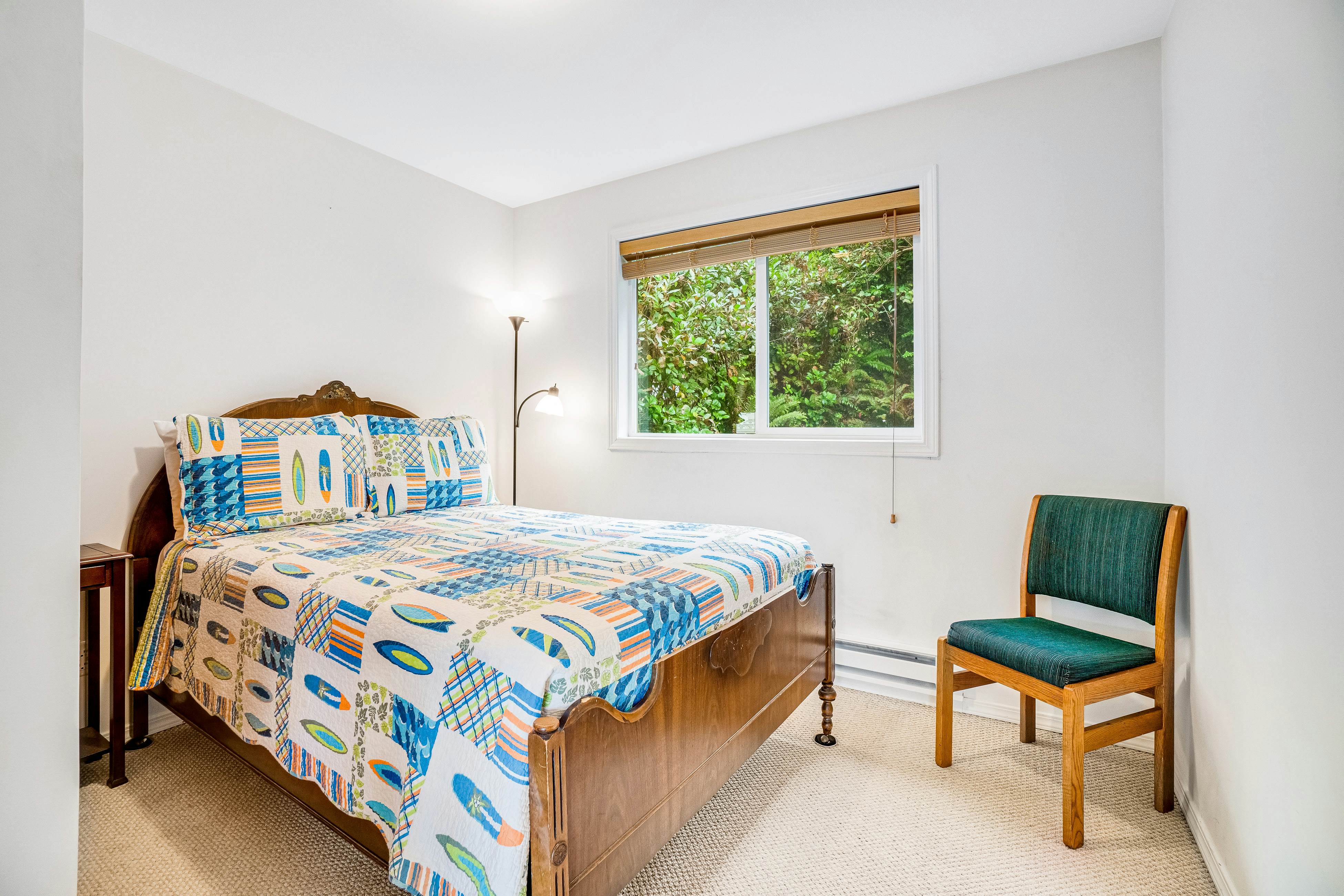 Cozy dog-friendly home with ocean views, a private hot tub and washer & dryer