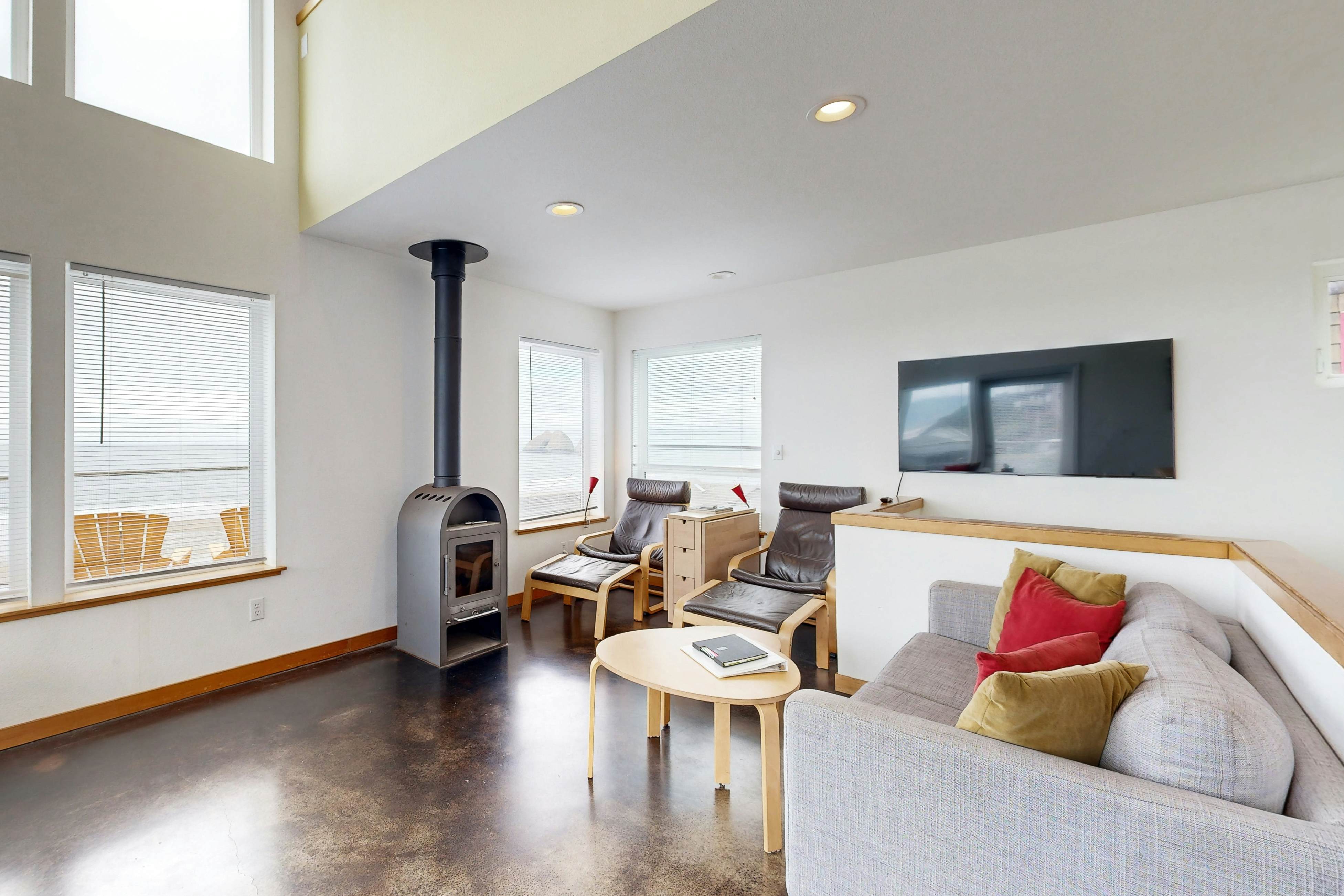 Stunning & Modern Oceanview Home - 1.5 Blocks from the Beach