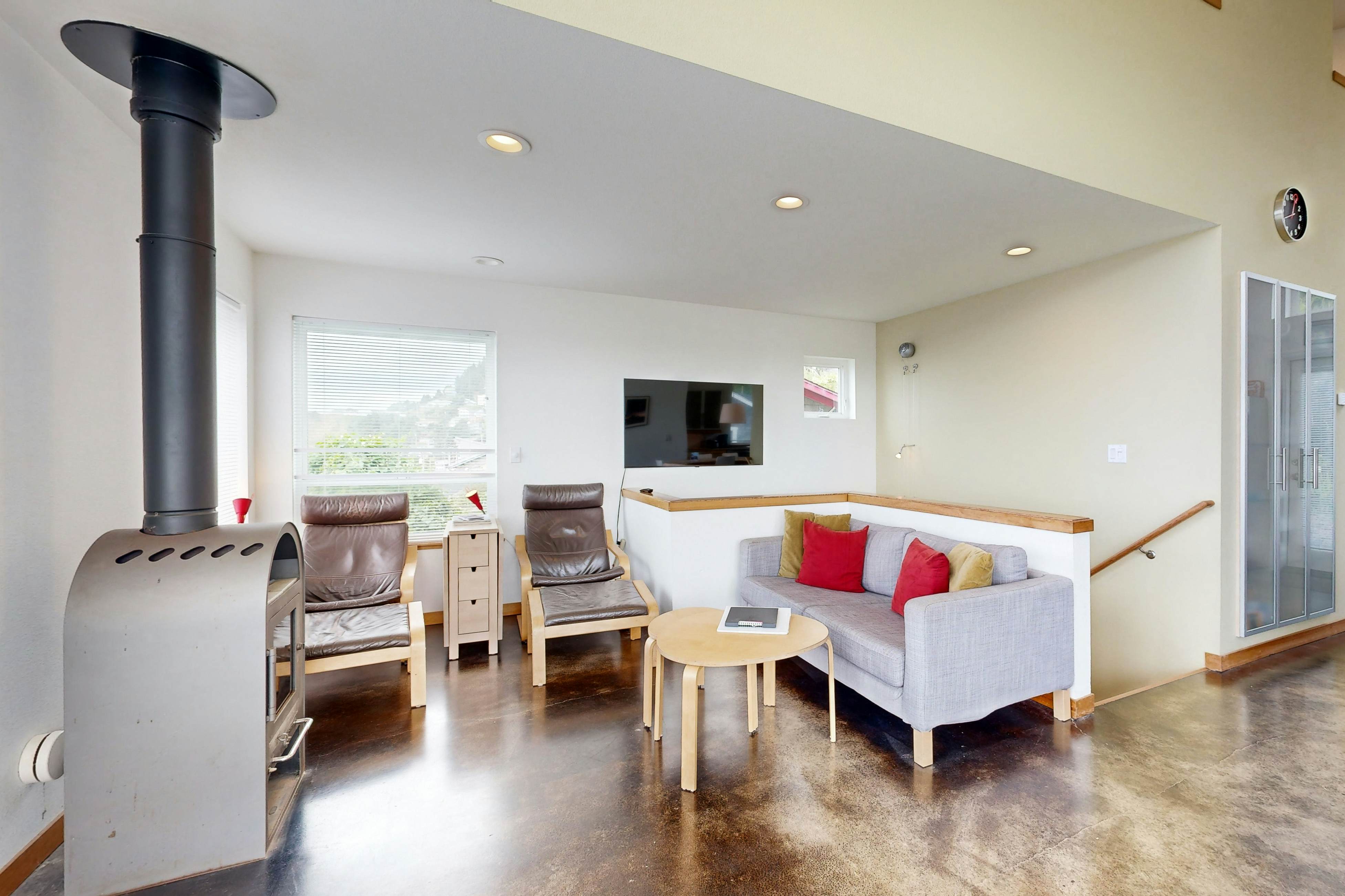 Stunning & Modern Oceanview Home - 1.5 Blocks from the Beach