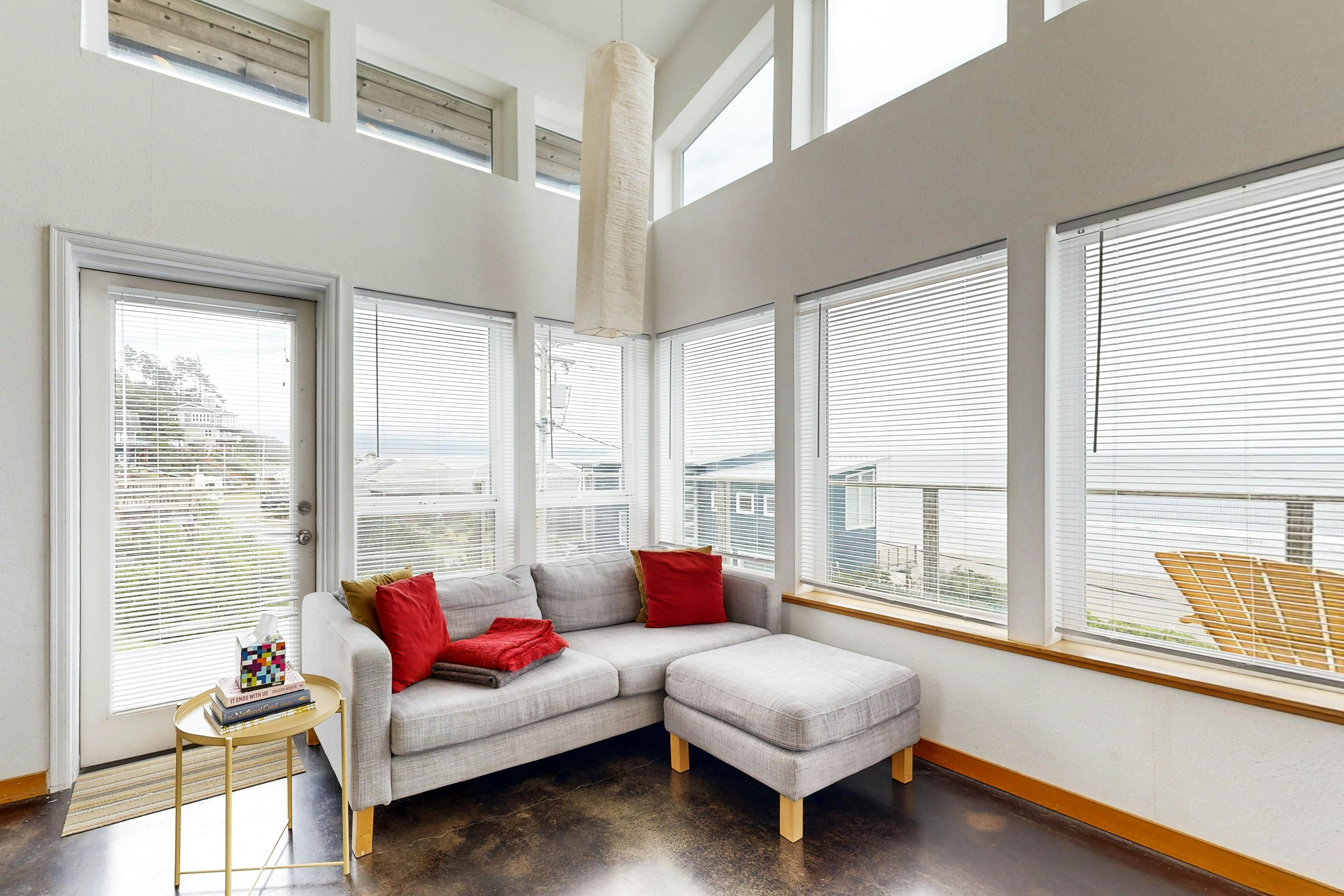 Stunning & Modern Oceanview Home - 1.5 Blocks from the Beach