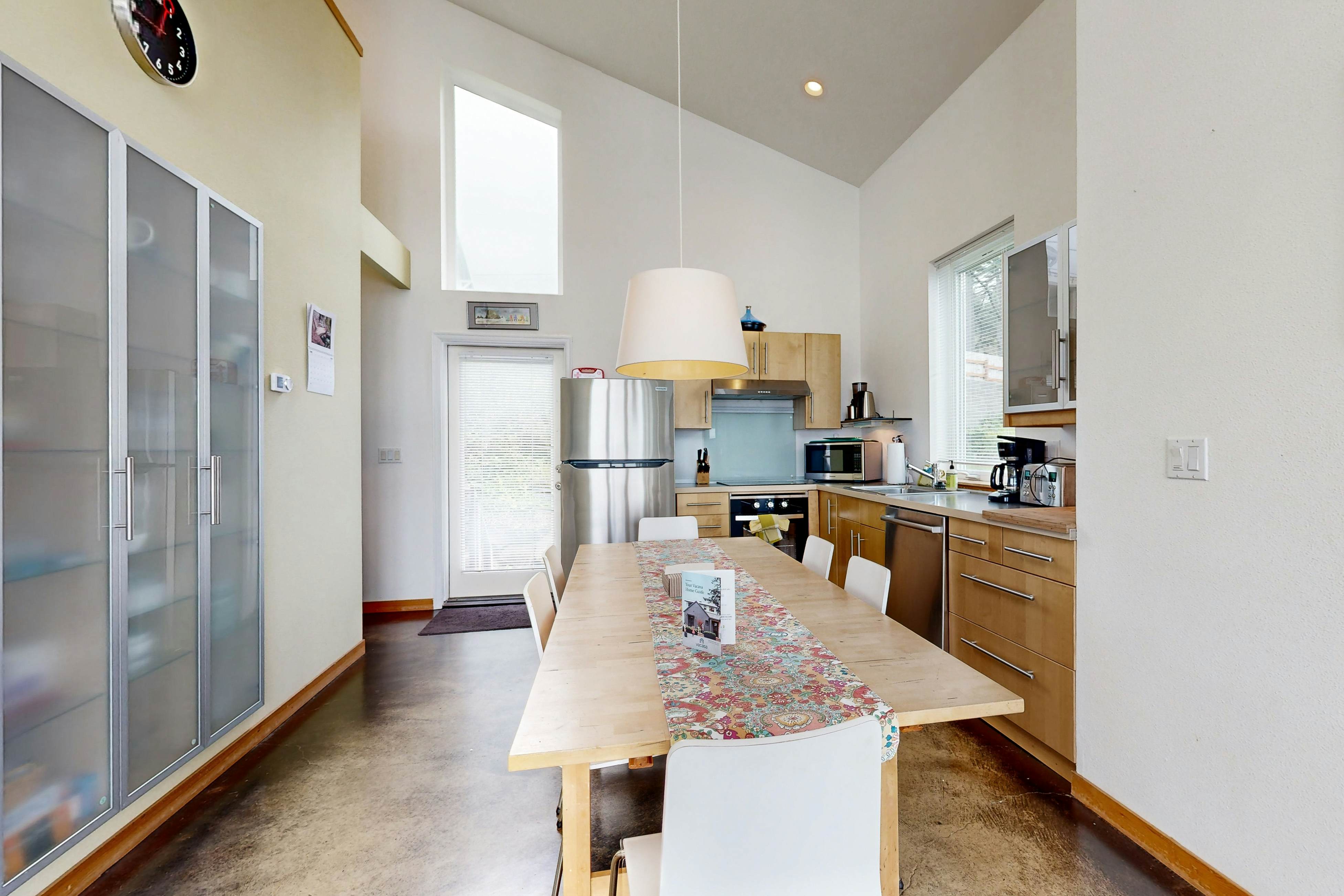 Stunning & Modern Oceanview Home - 1.5 Blocks from the Beach