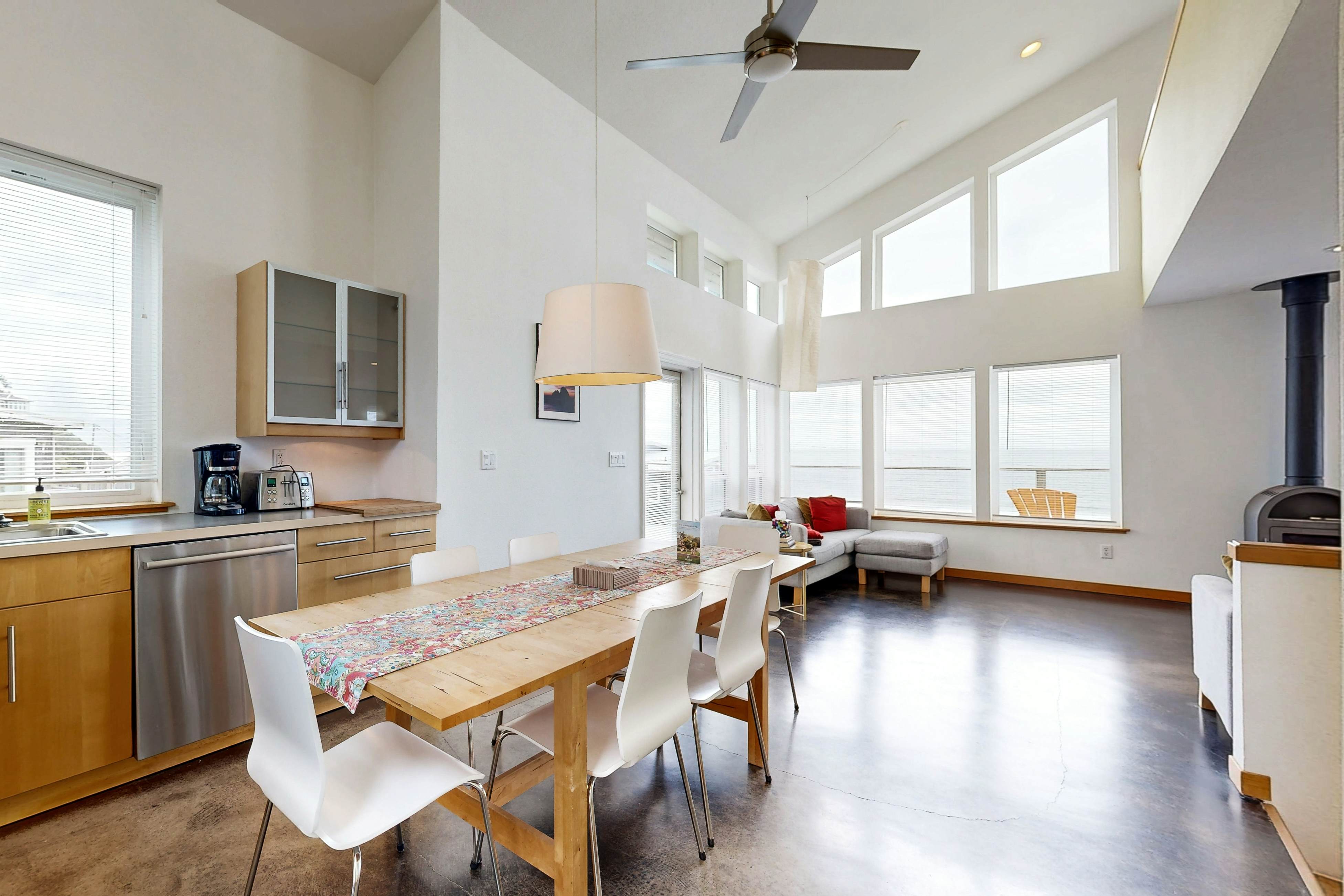 Stunning & Modern Oceanview Home - 1.5 Blocks from the Beach