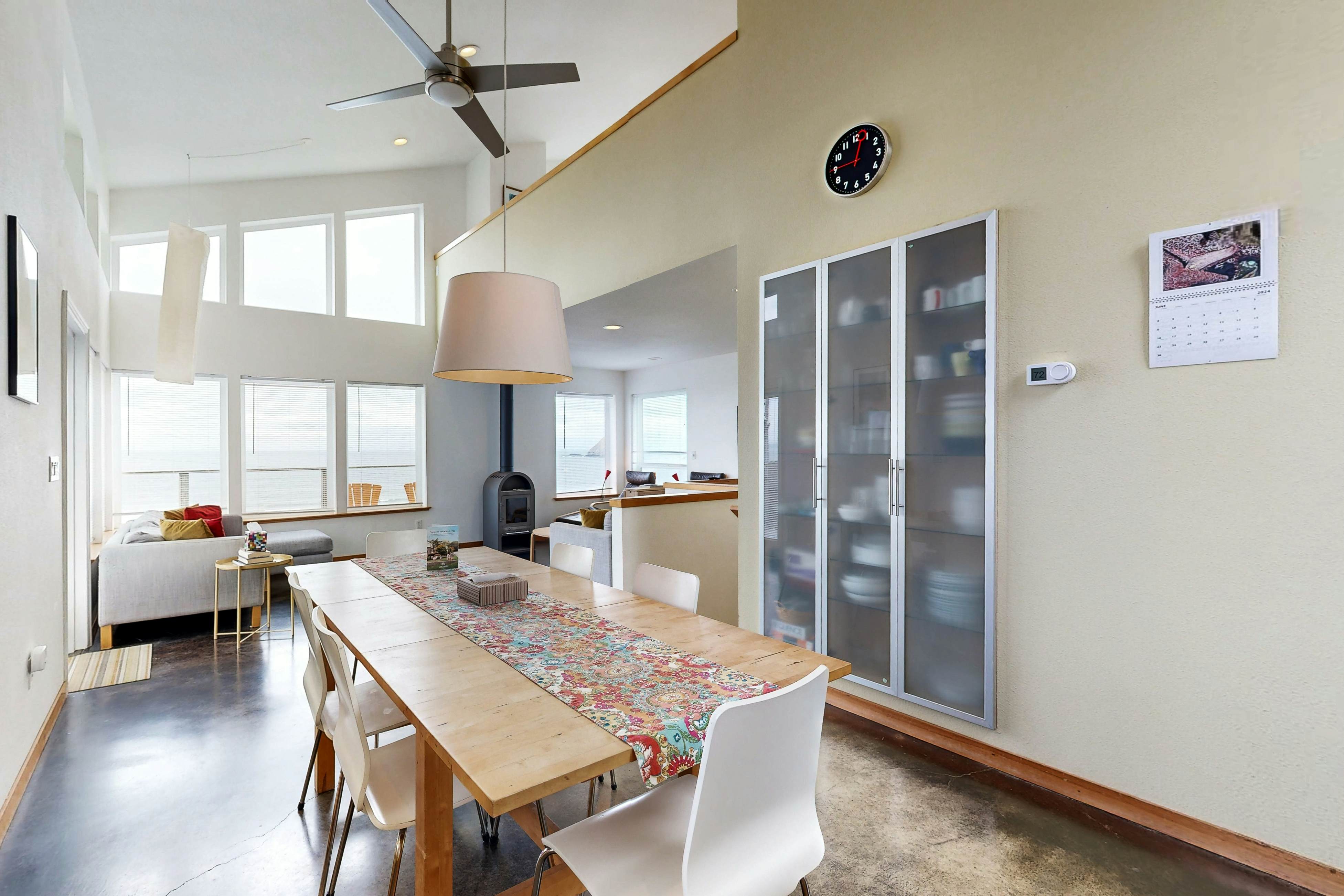 Stunning & Modern Oceanview Home - 1.5 Blocks from the Beach