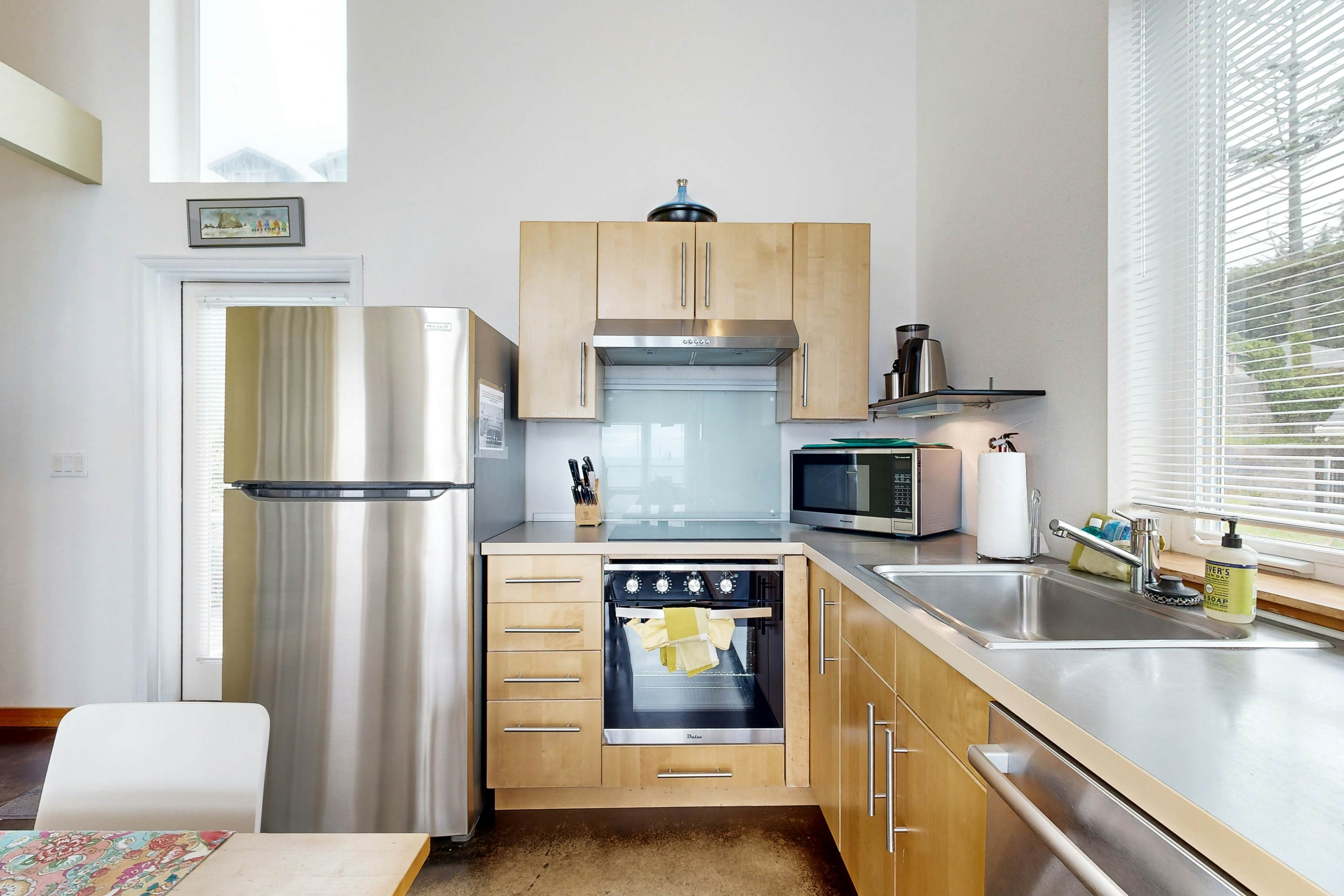 Stunning & Modern Oceanview Home - 1.5 Blocks from the Beach