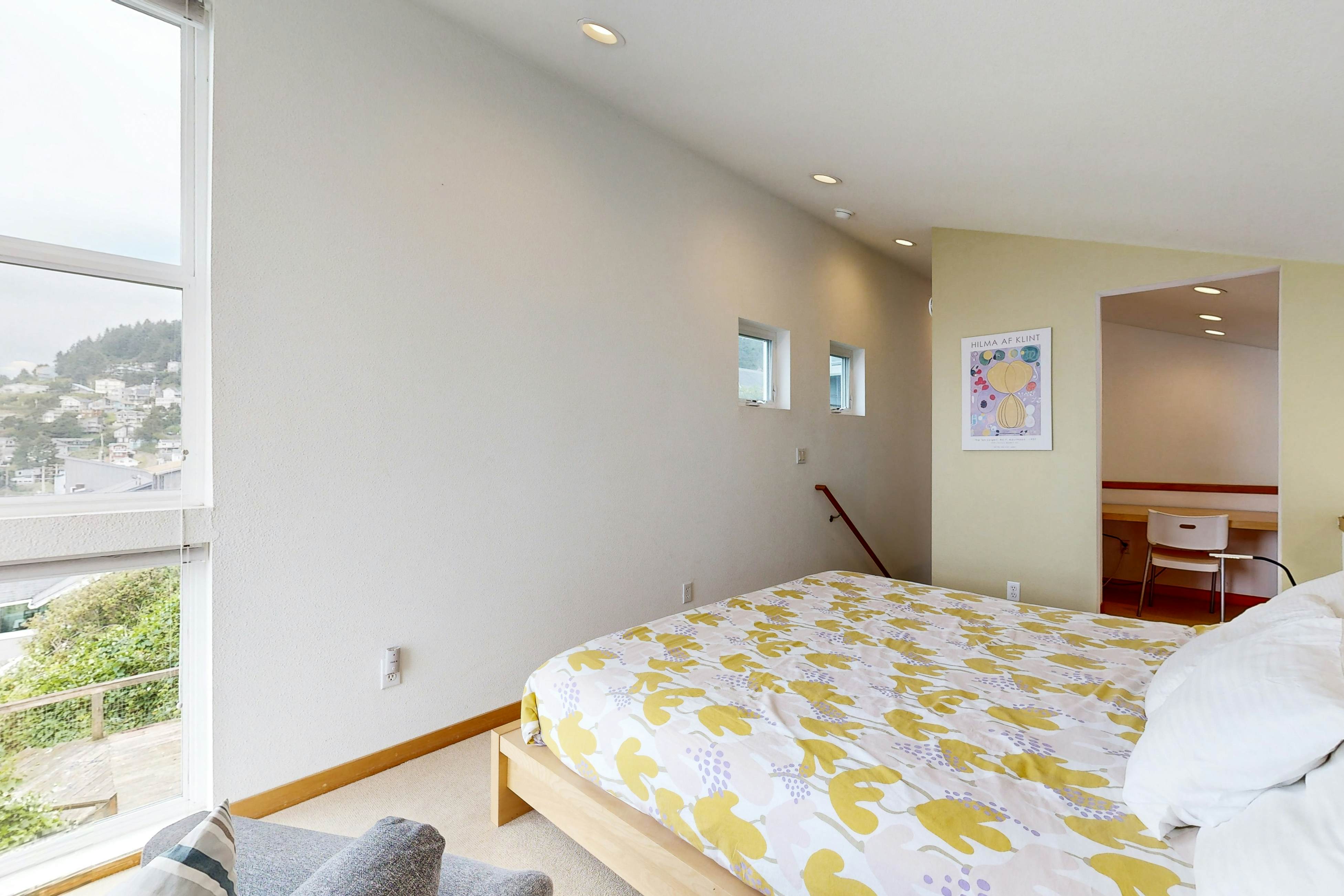 Stunning & Modern Oceanview Home - 1.5 Blocks from the Beach