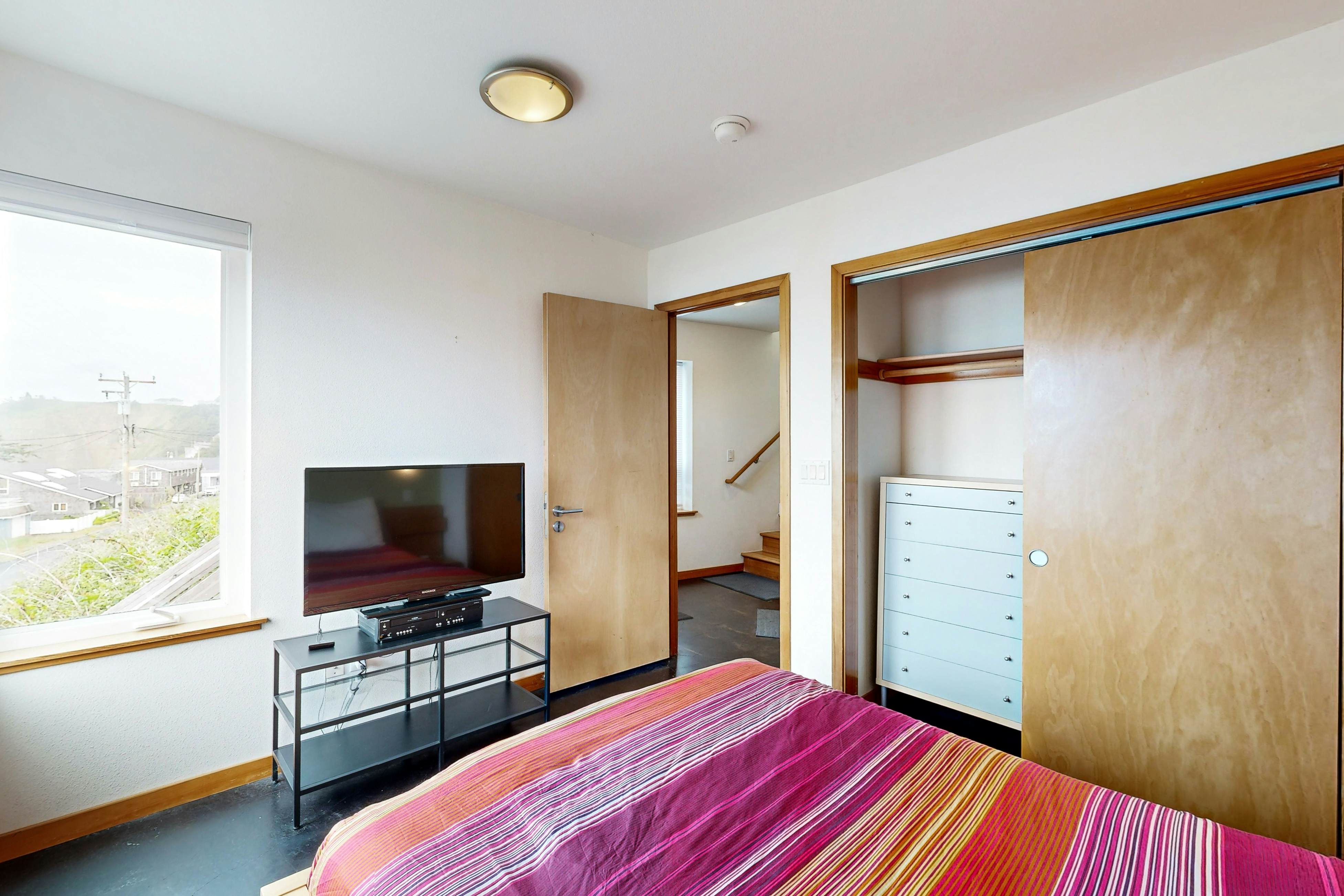 Stunning & Modern Oceanview Home - 1.5 Blocks from the Beach