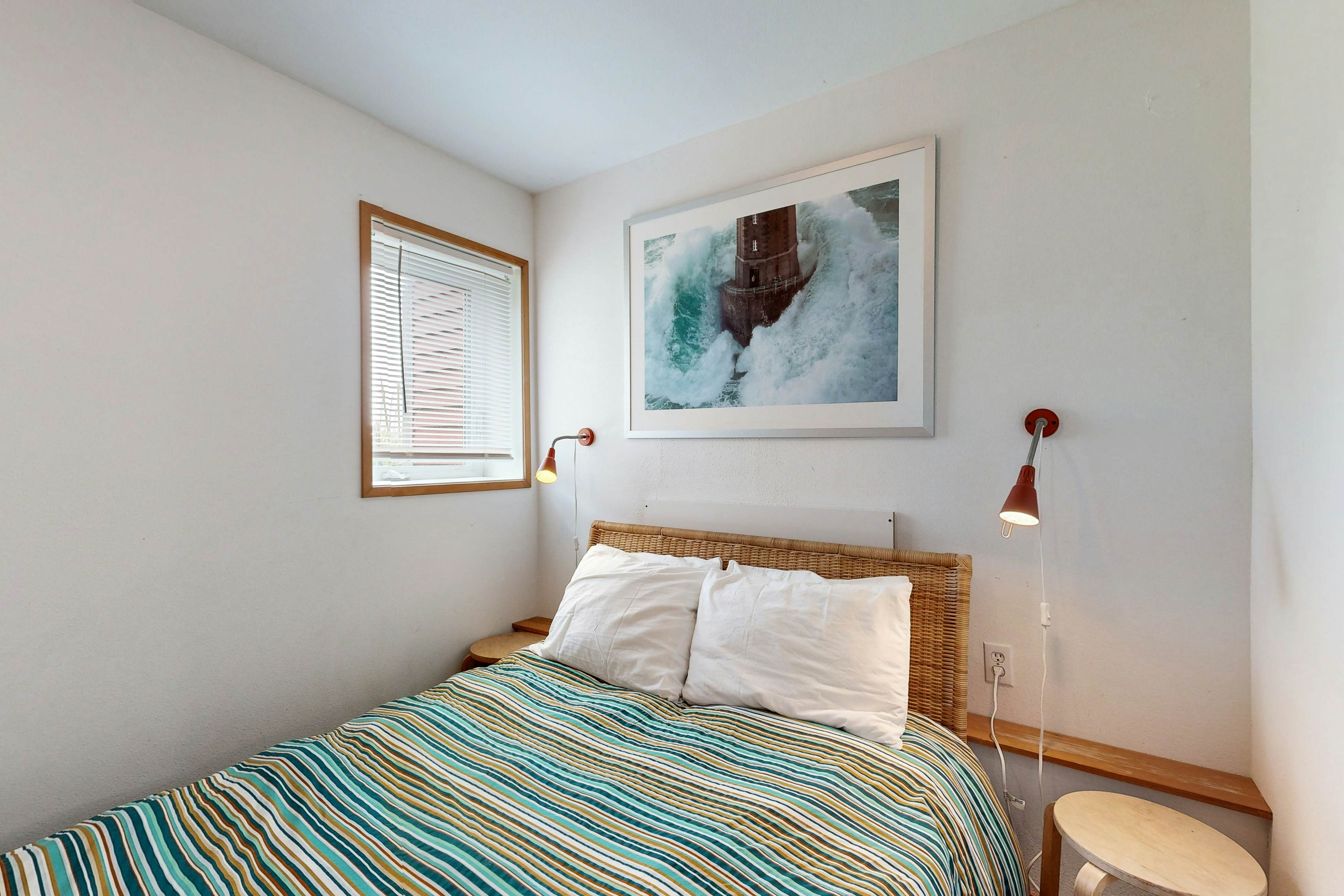 Stunning & Modern Oceanview Home - 1.5 Blocks from the Beach