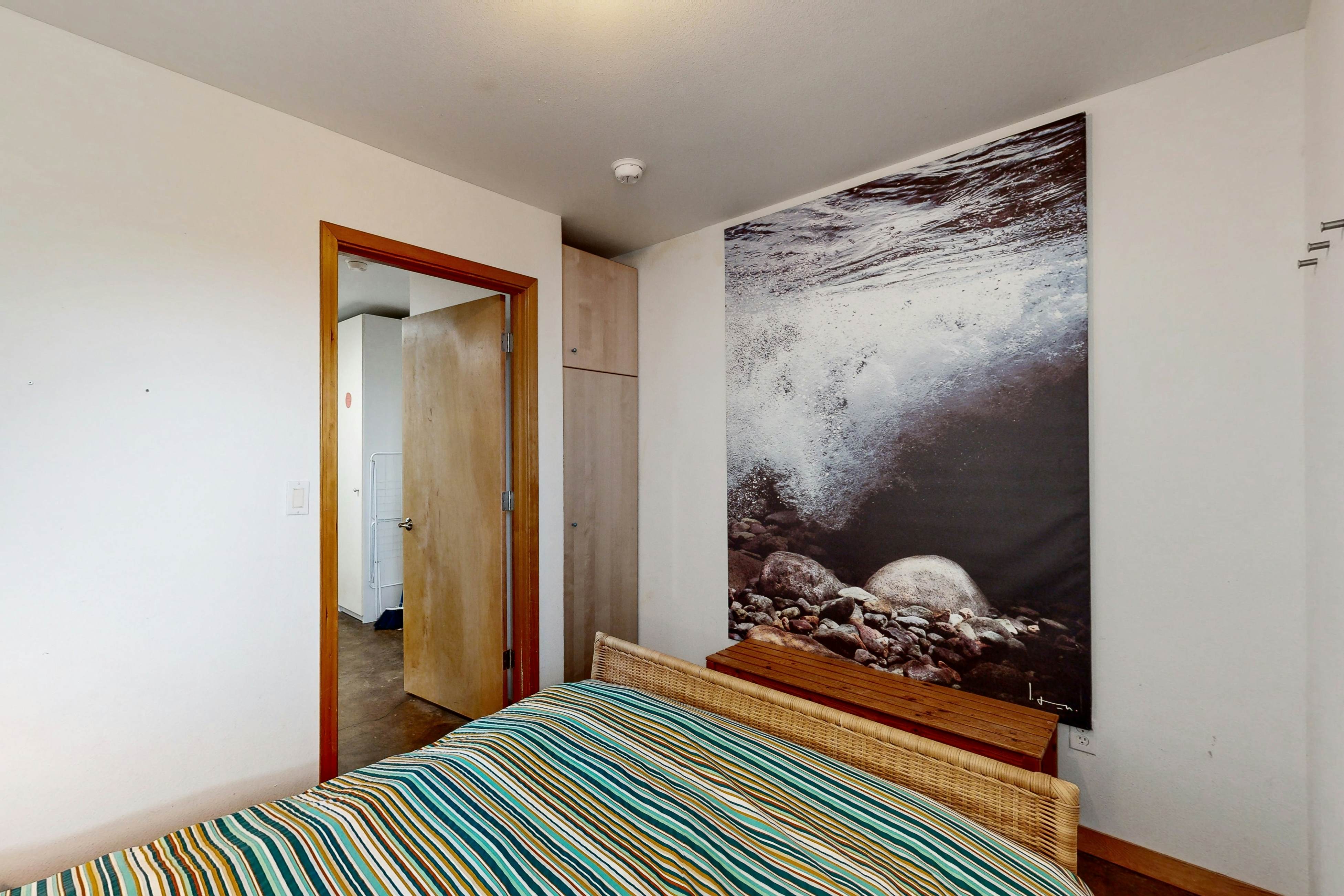 Stunning & Modern Oceanview Home - 1.5 Blocks from the Beach