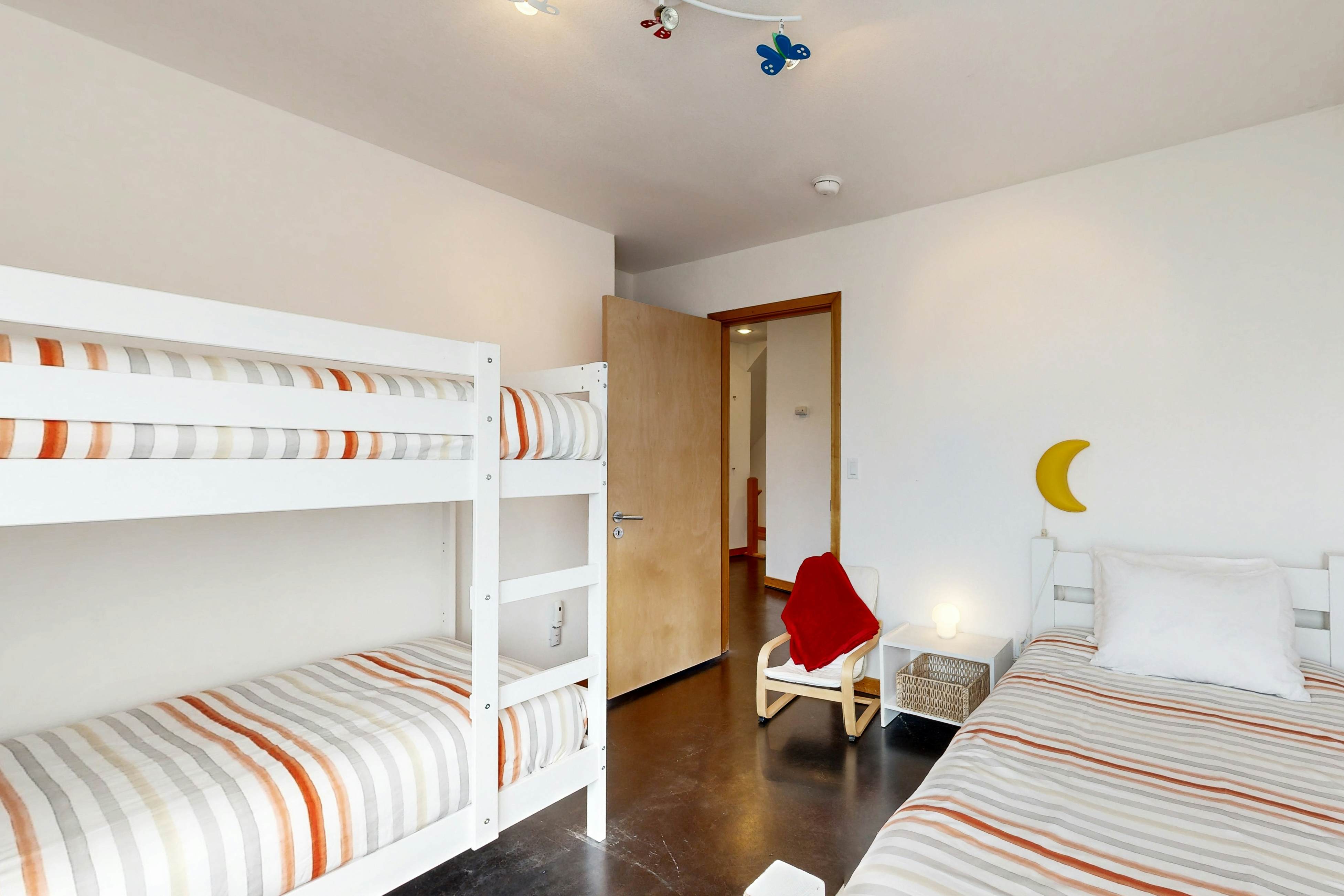 Stunning & Modern Oceanview Home - 1.5 Blocks from the Beach