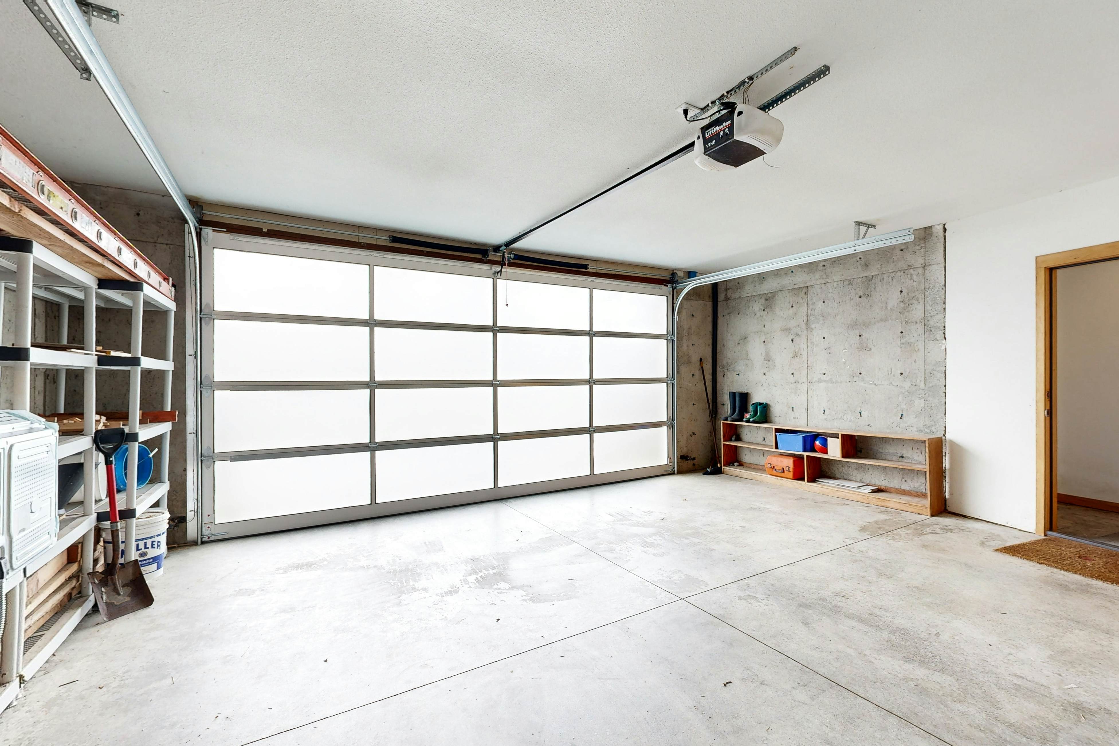 Stunning & Modern Oceanview Home - 1.5 Blocks from the Beach