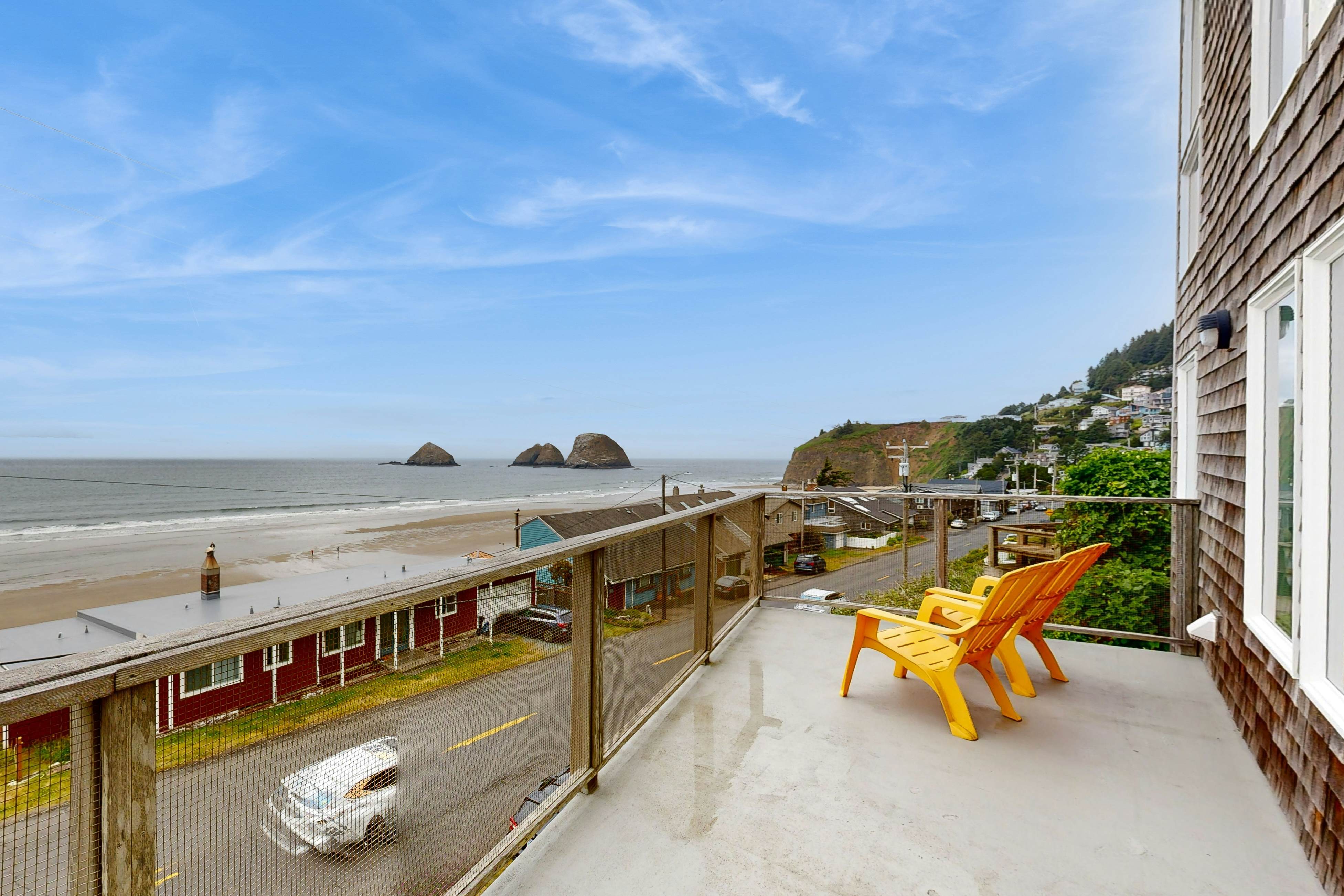 Stunning & Modern Oceanview Home - 1.5 Blocks from the Beach