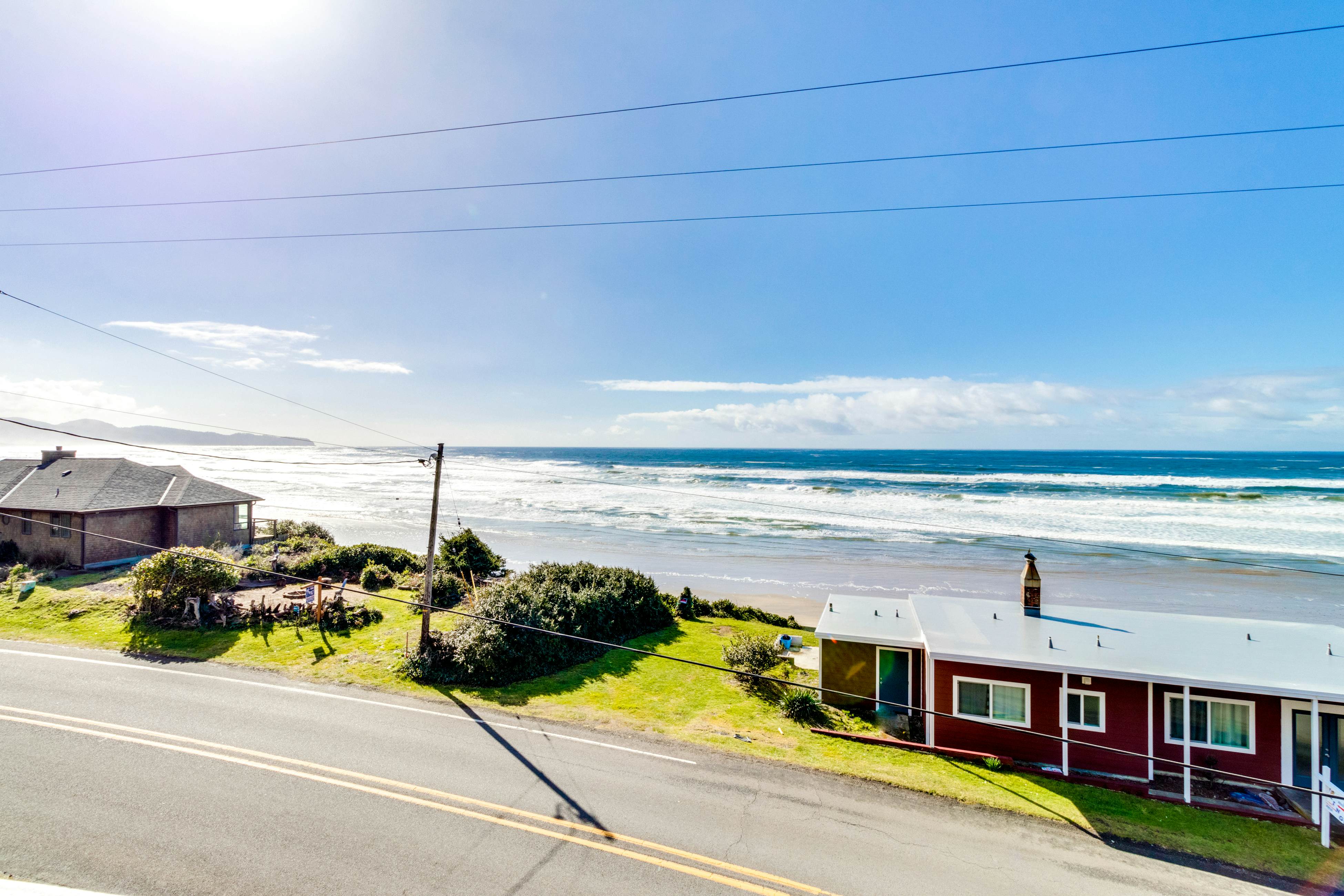 Stunning & Modern Oceanview Home - 1.5 Blocks from the Beach