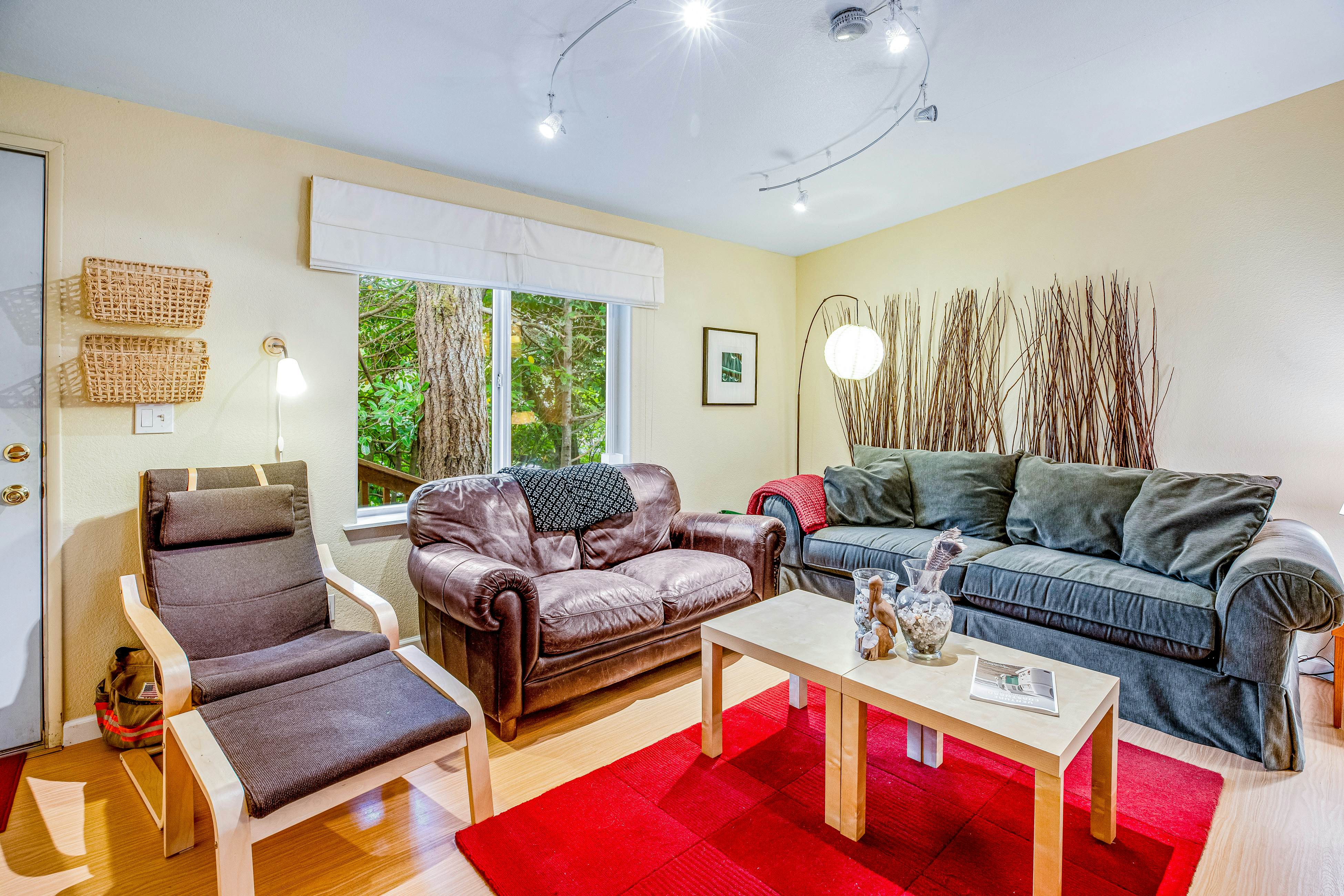 Dog-friendly home with deck, grill, firepit, washer/dryer & WiFi - walk to beach