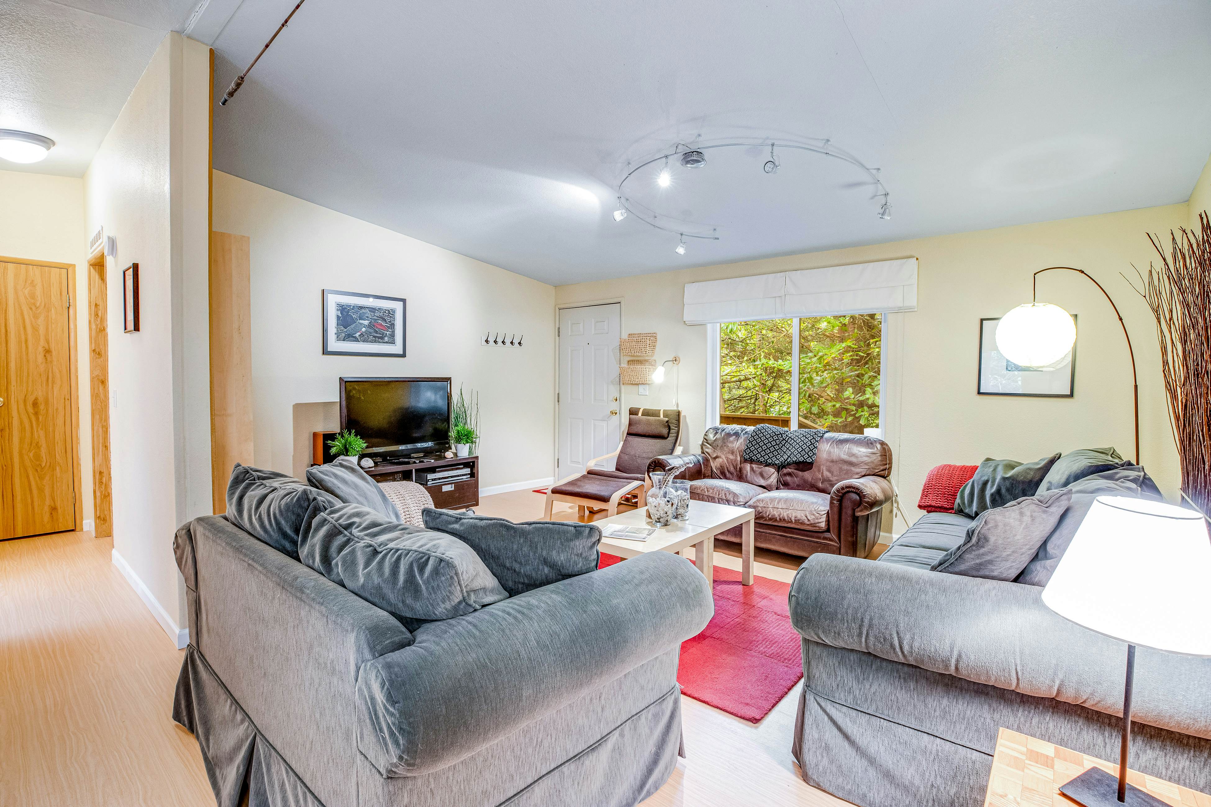 Dog-friendly home with deck, grill, firepit, washer/dryer & WiFi - walk to beach