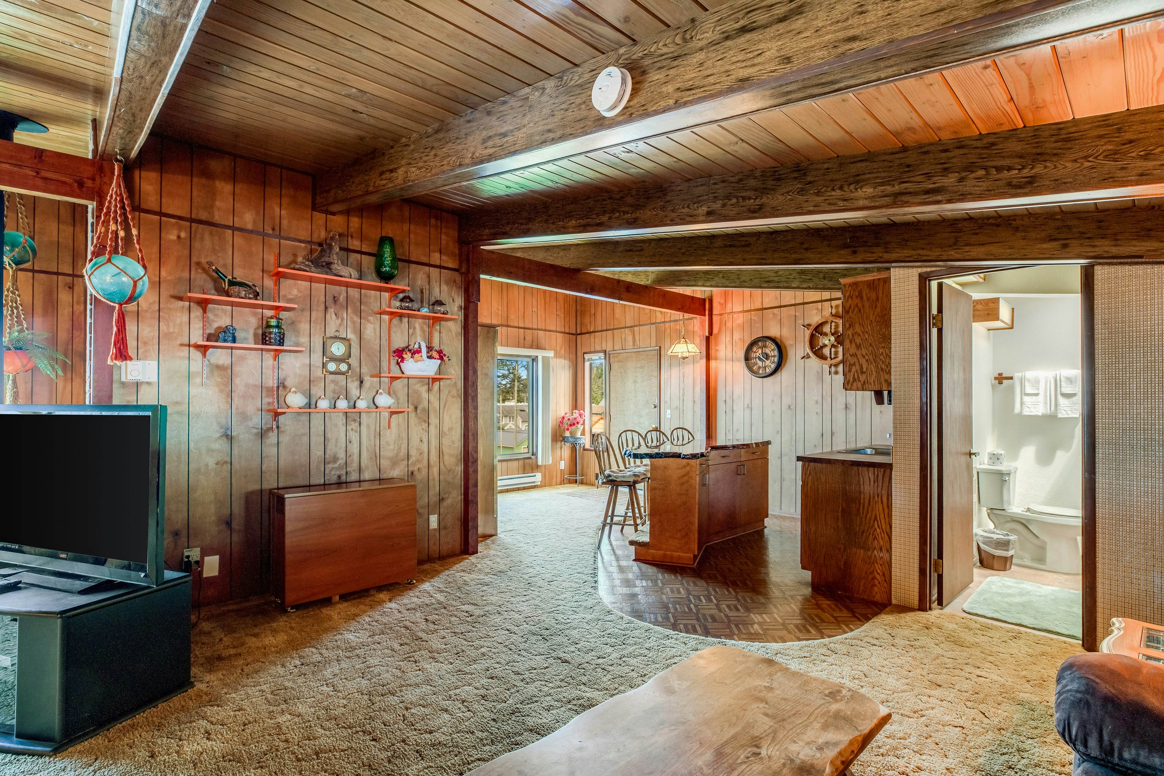 Dog-friendly home with water views, washer/dryer & fireplace - close to beaches