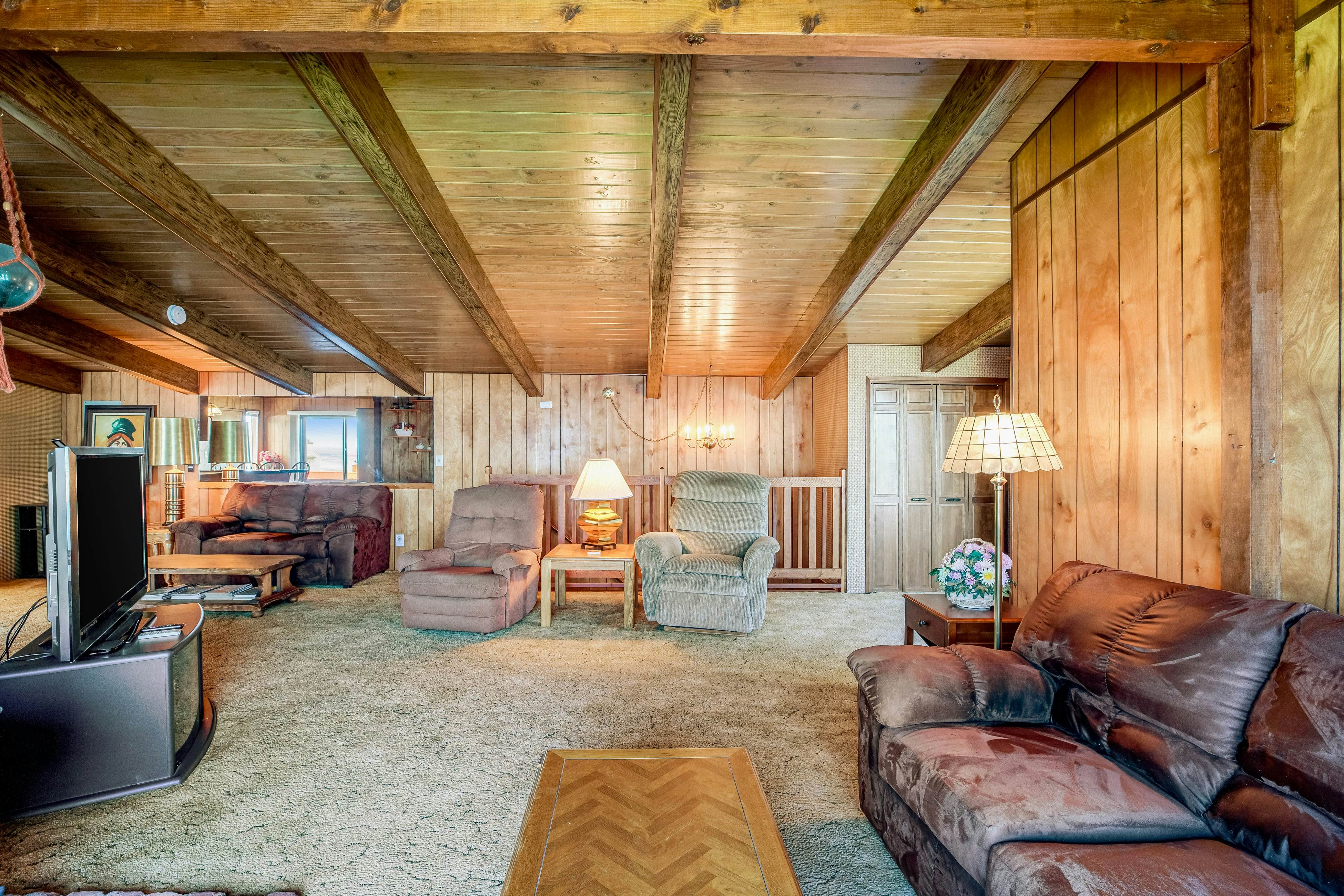 Dog-friendly home with water views, washer/dryer & fireplace - close to beaches