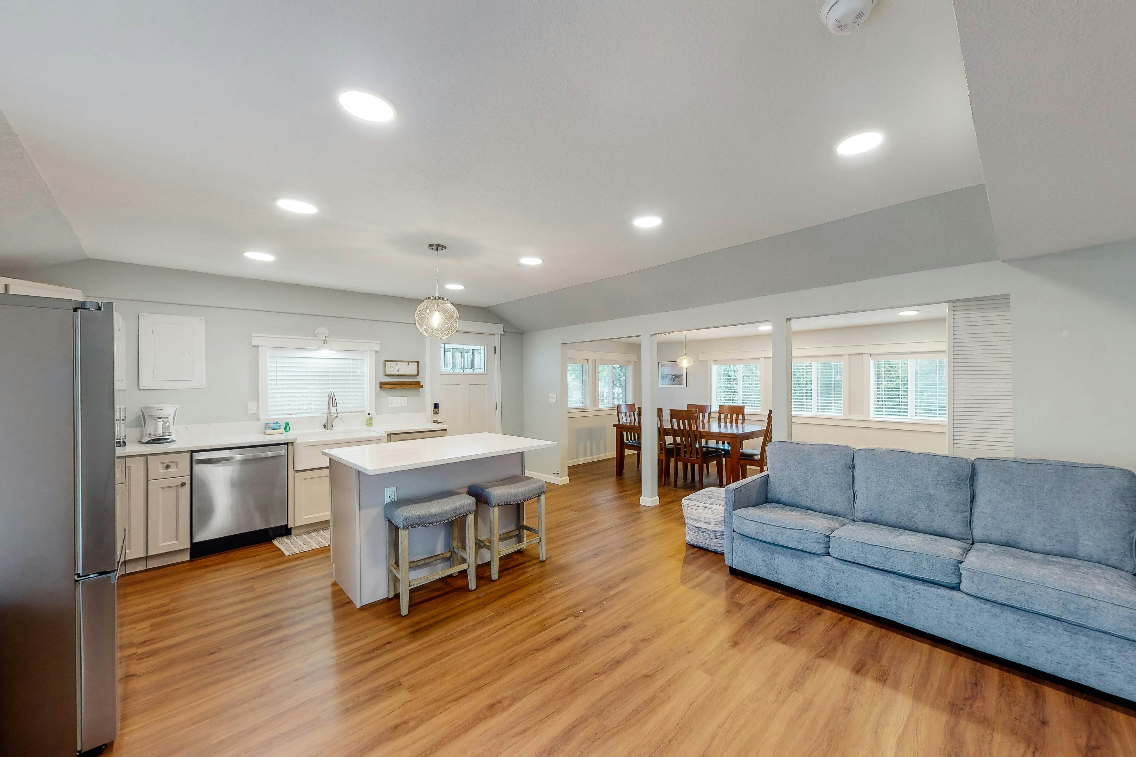 Renovated, dog-friendly cottage with a covered porch, deck, yard, & washer/dryer