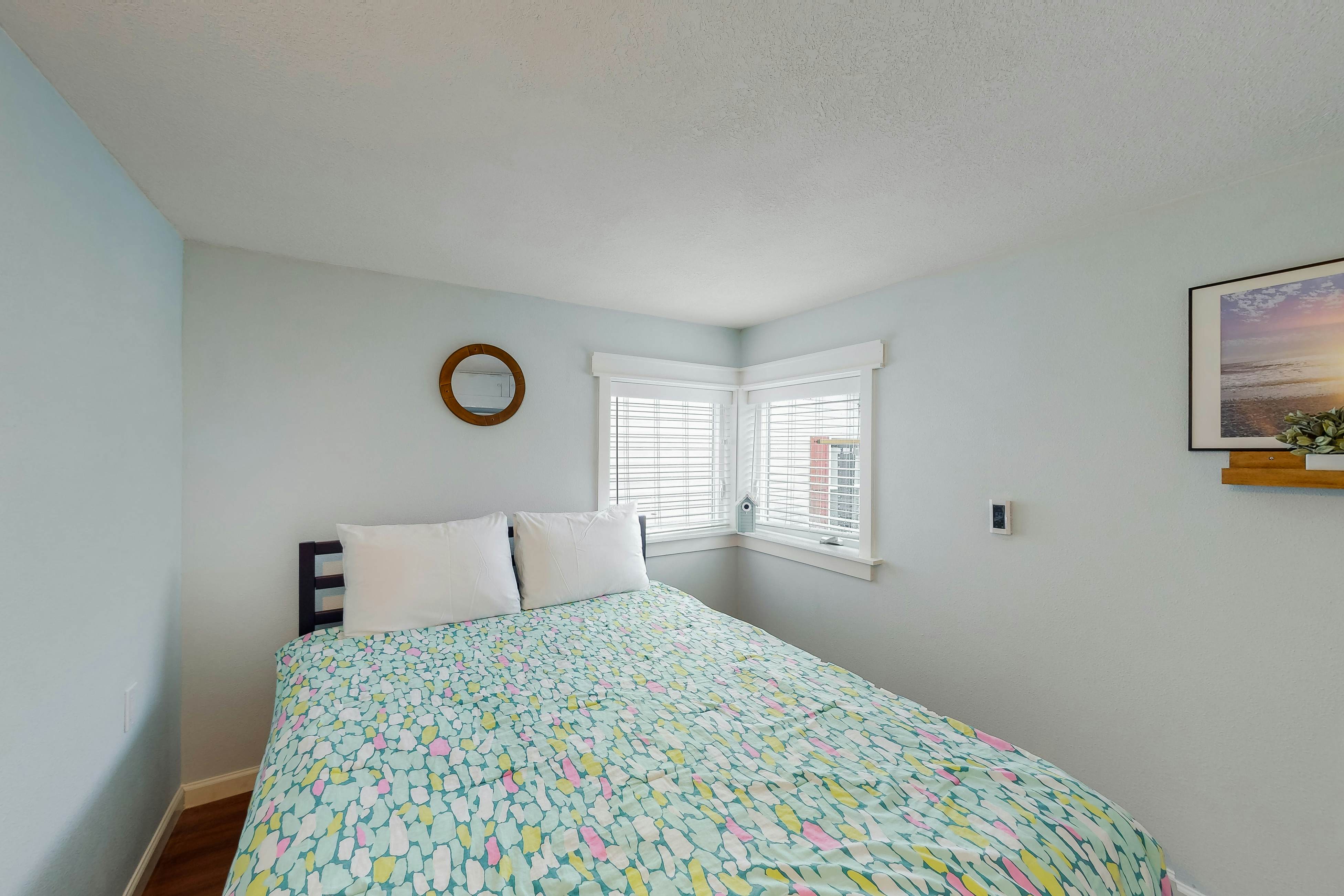 Renovated, dog-friendly cottage with a covered porch, deck, yard, & washer/dryer