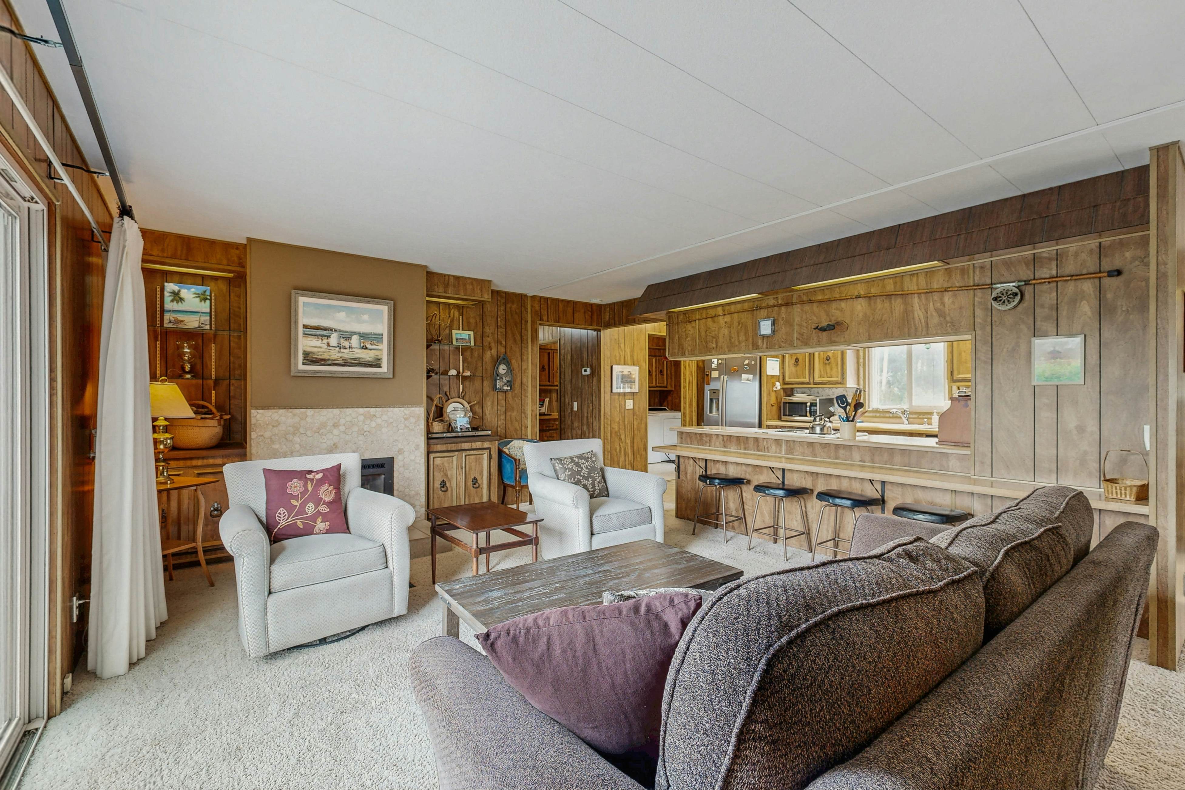 Classic home with partial ocean views & horseshoe pit - close to beach