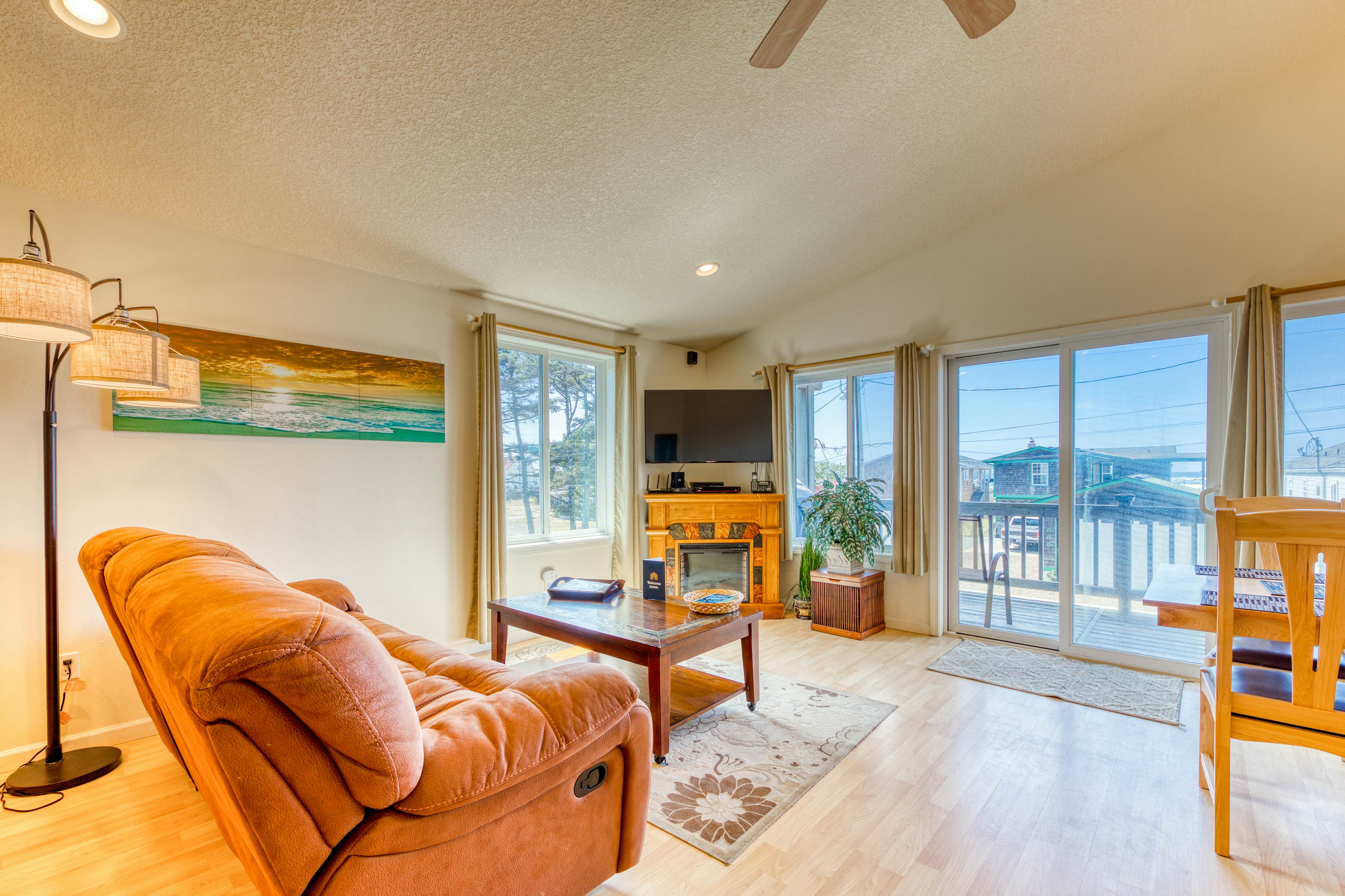 Ocean Views and Modern Interior Close to Rockaway Beach Dogs OK