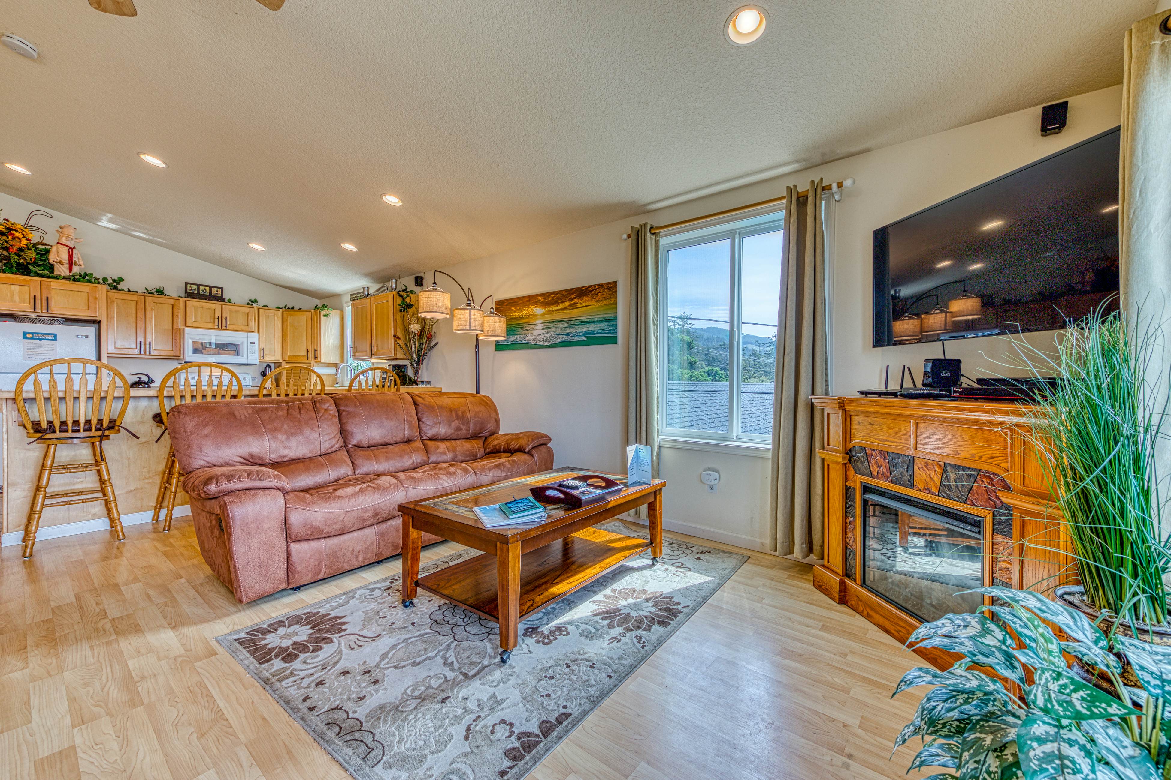 Ocean Views and Modern Interior Close to Rockaway Beach Dogs OK