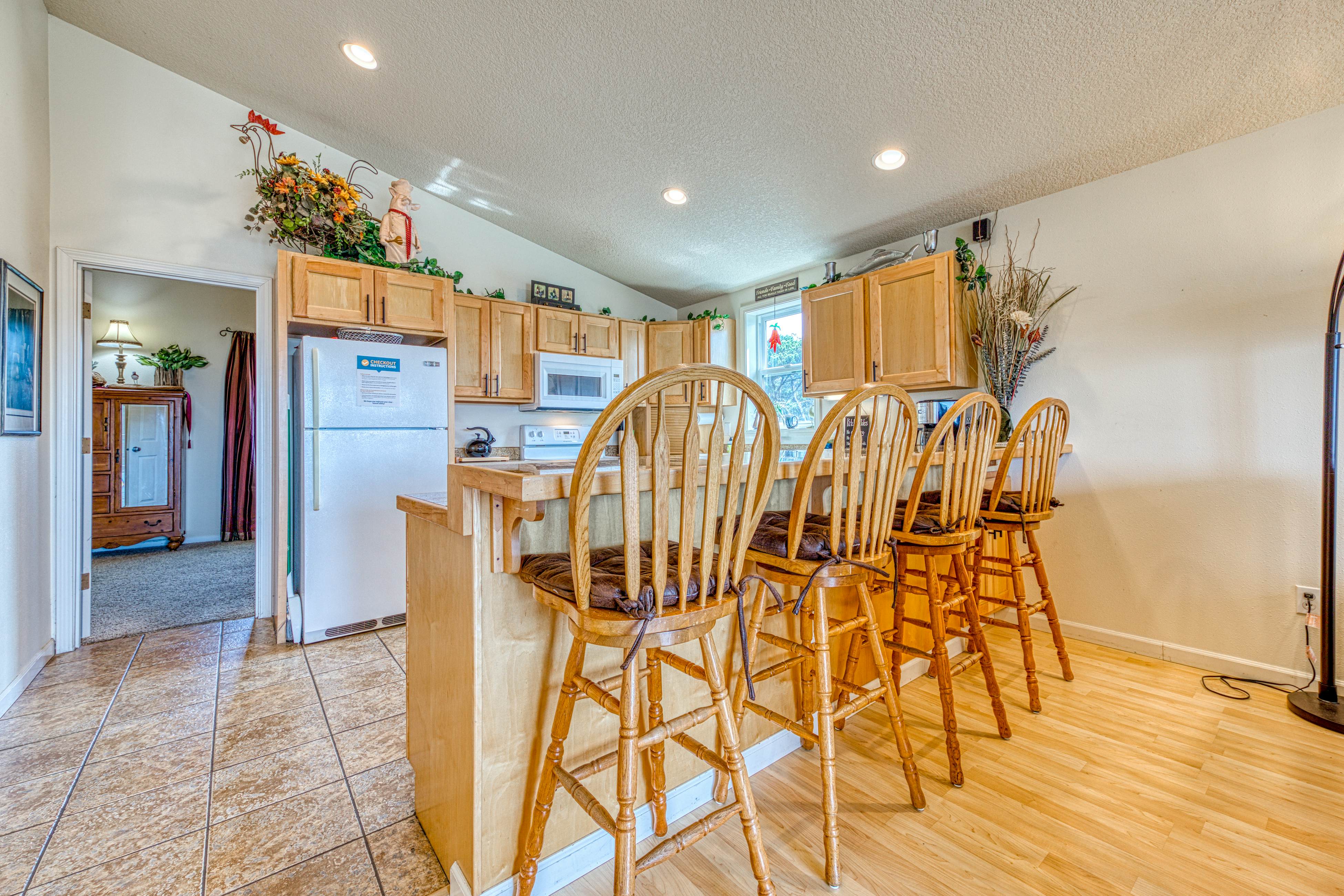 Ocean Views and Modern Interior Close to Rockaway Beach Dogs OK