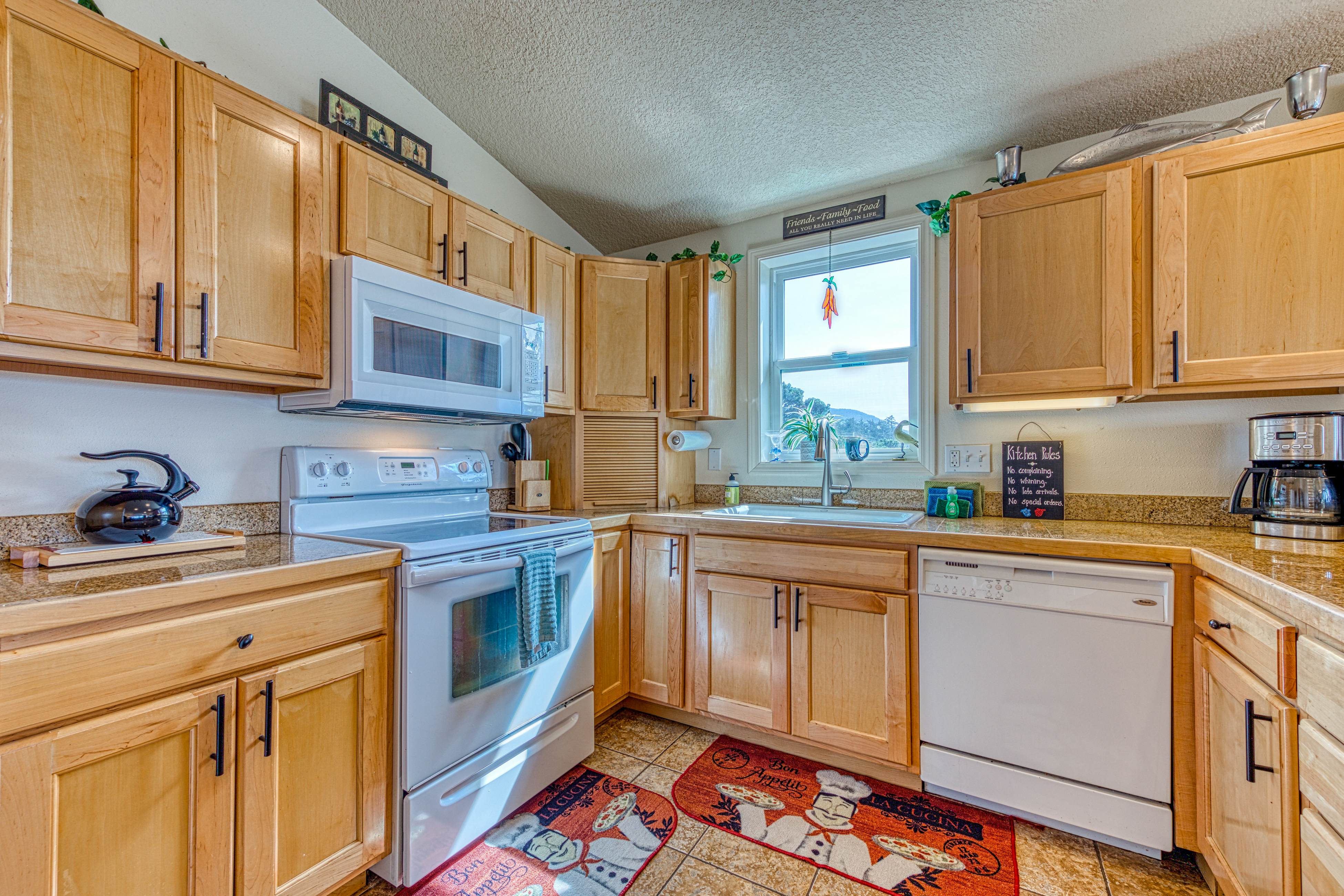 Ocean Views and Modern Interior Close to Rockaway Beach Dogs OK