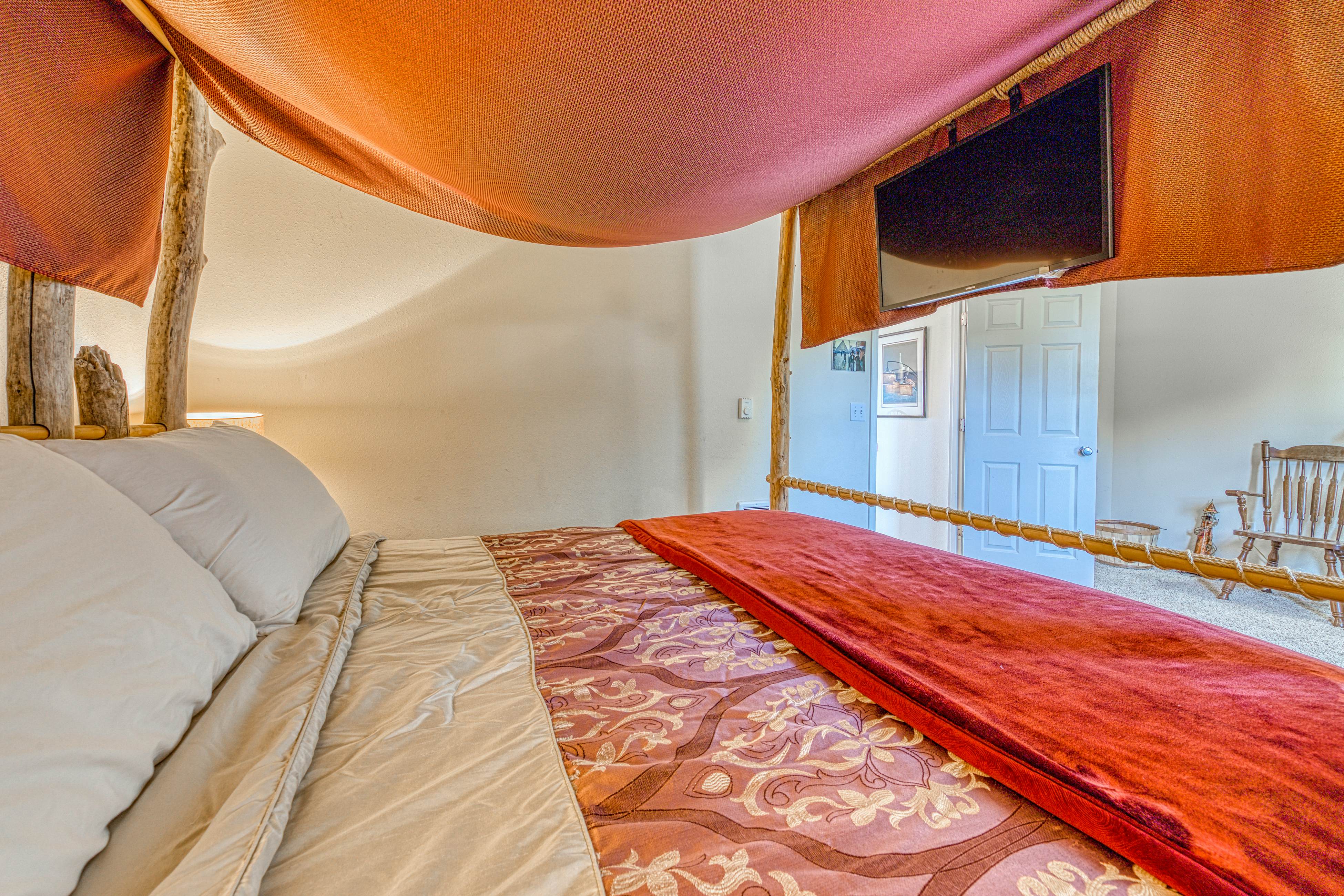 Ocean Views and Modern Interior Close to Rockaway Beach Dogs OK