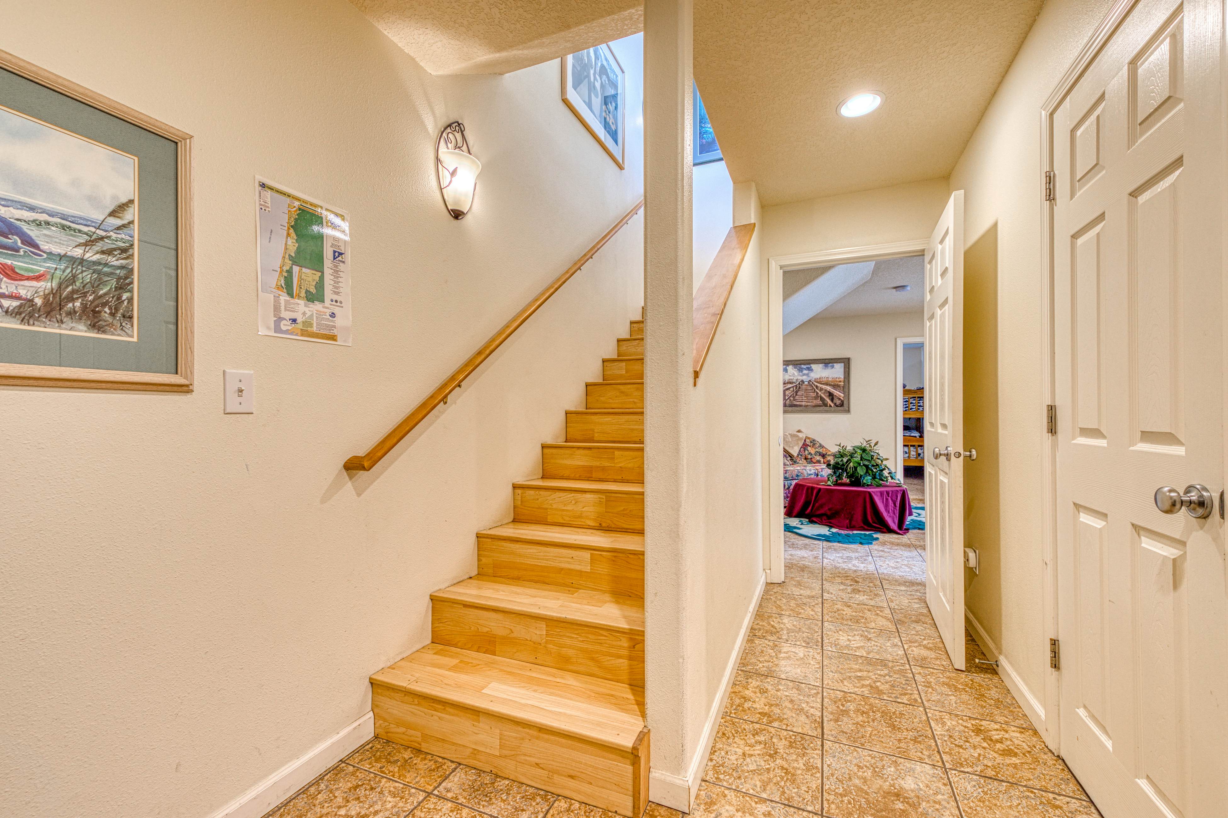 Ocean Views and Modern Interior Close to Rockaway Beach Dogs OK