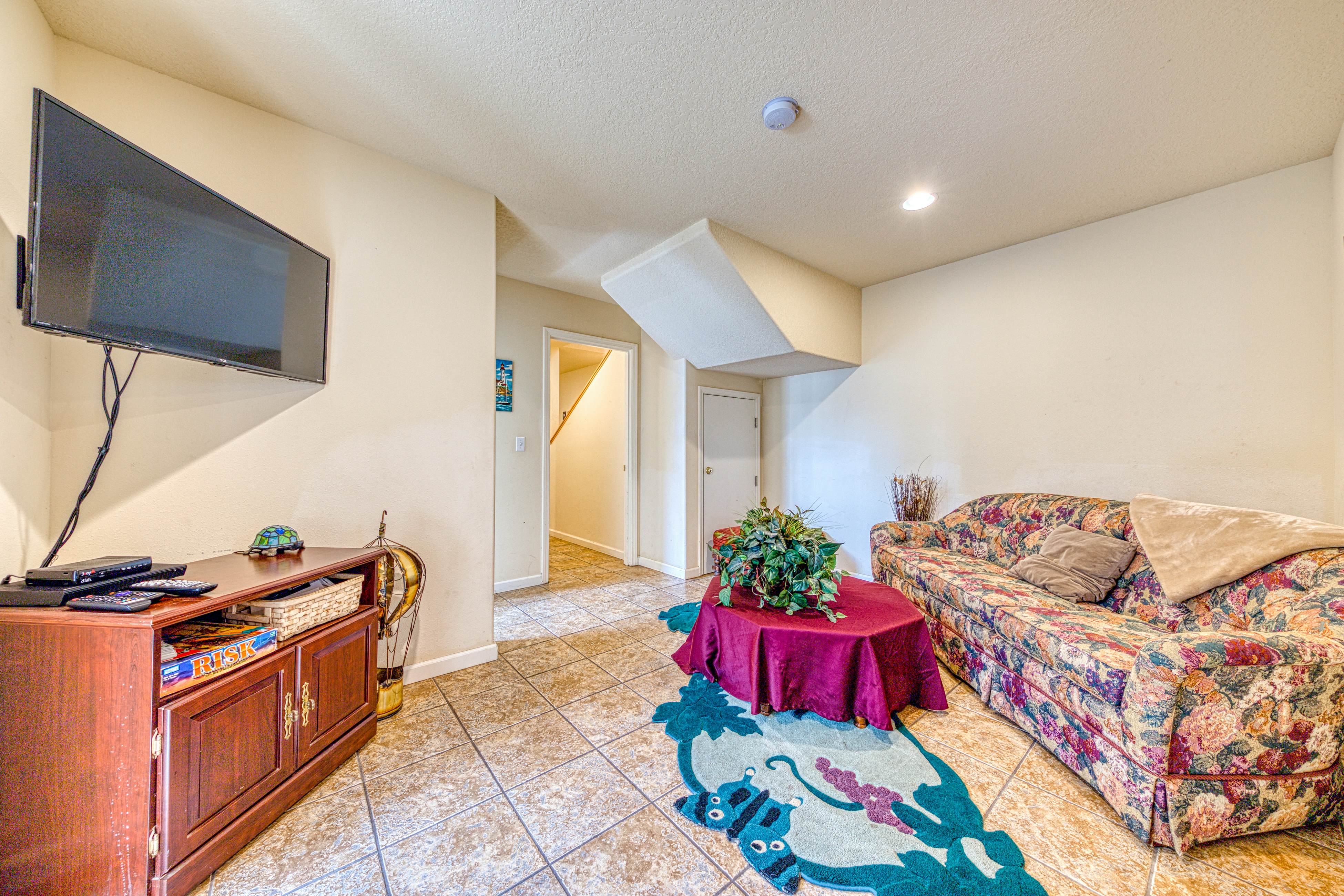 Ocean Views and Modern Interior Close to Rockaway Beach Dogs OK