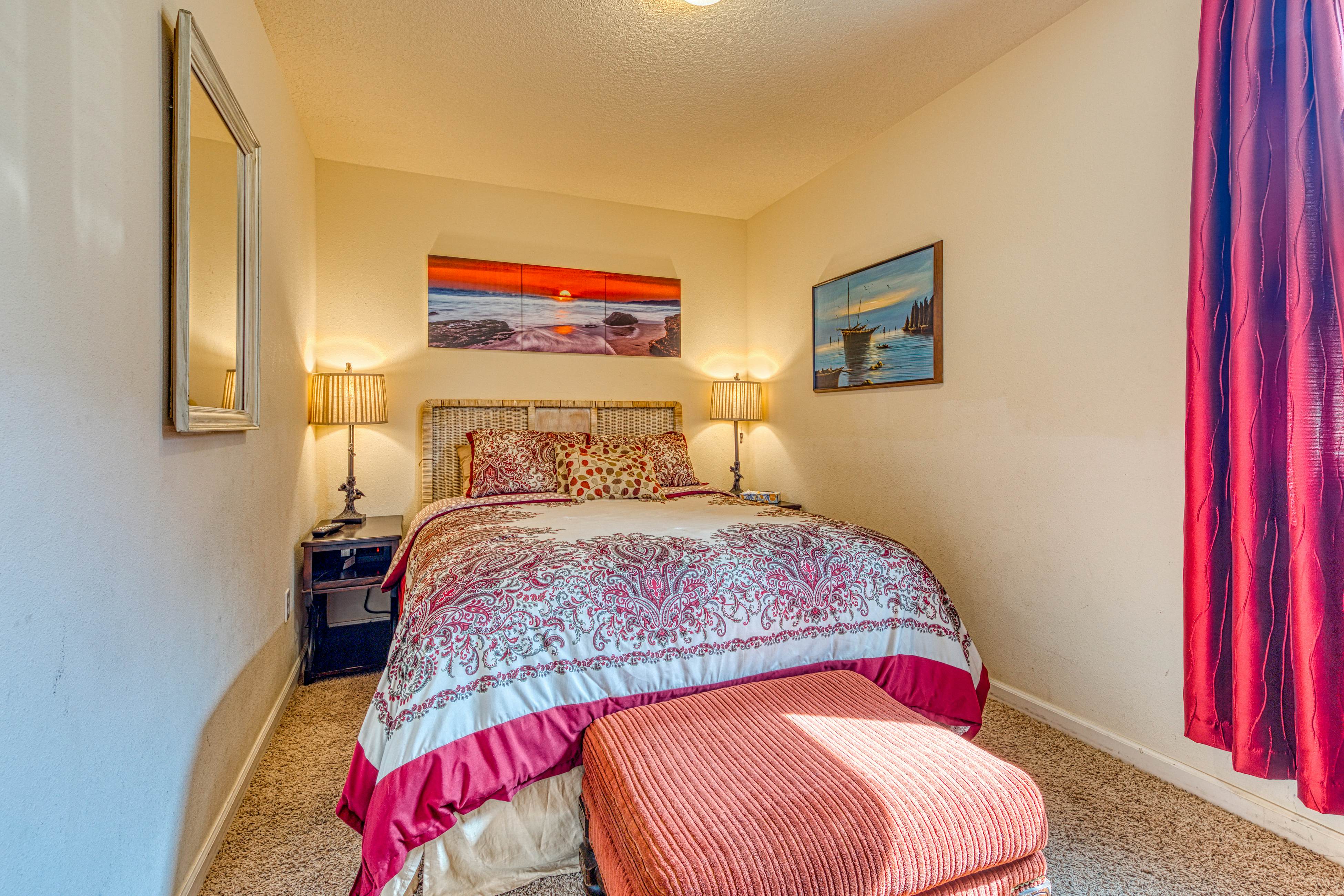 Ocean Views and Modern Interior Close to Rockaway Beach Dogs OK