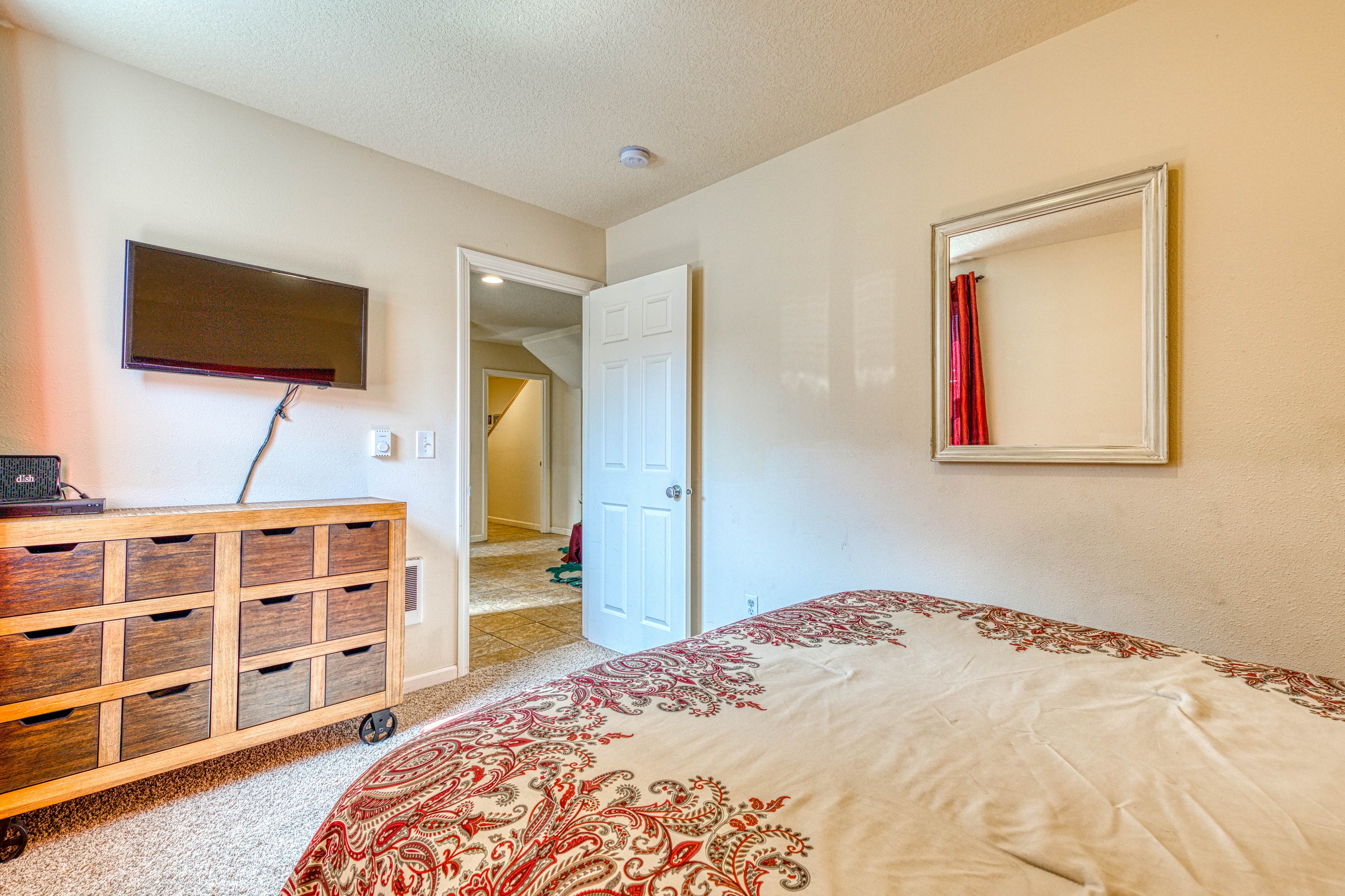 Ocean Views and Modern Interior Close to Rockaway Beach Dogs OK